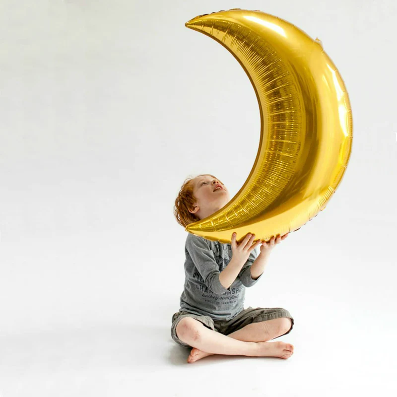 18 Inch Golden Metallic Crescent Moon Shaped Foil Balloon (Pack of 1) - Image 2