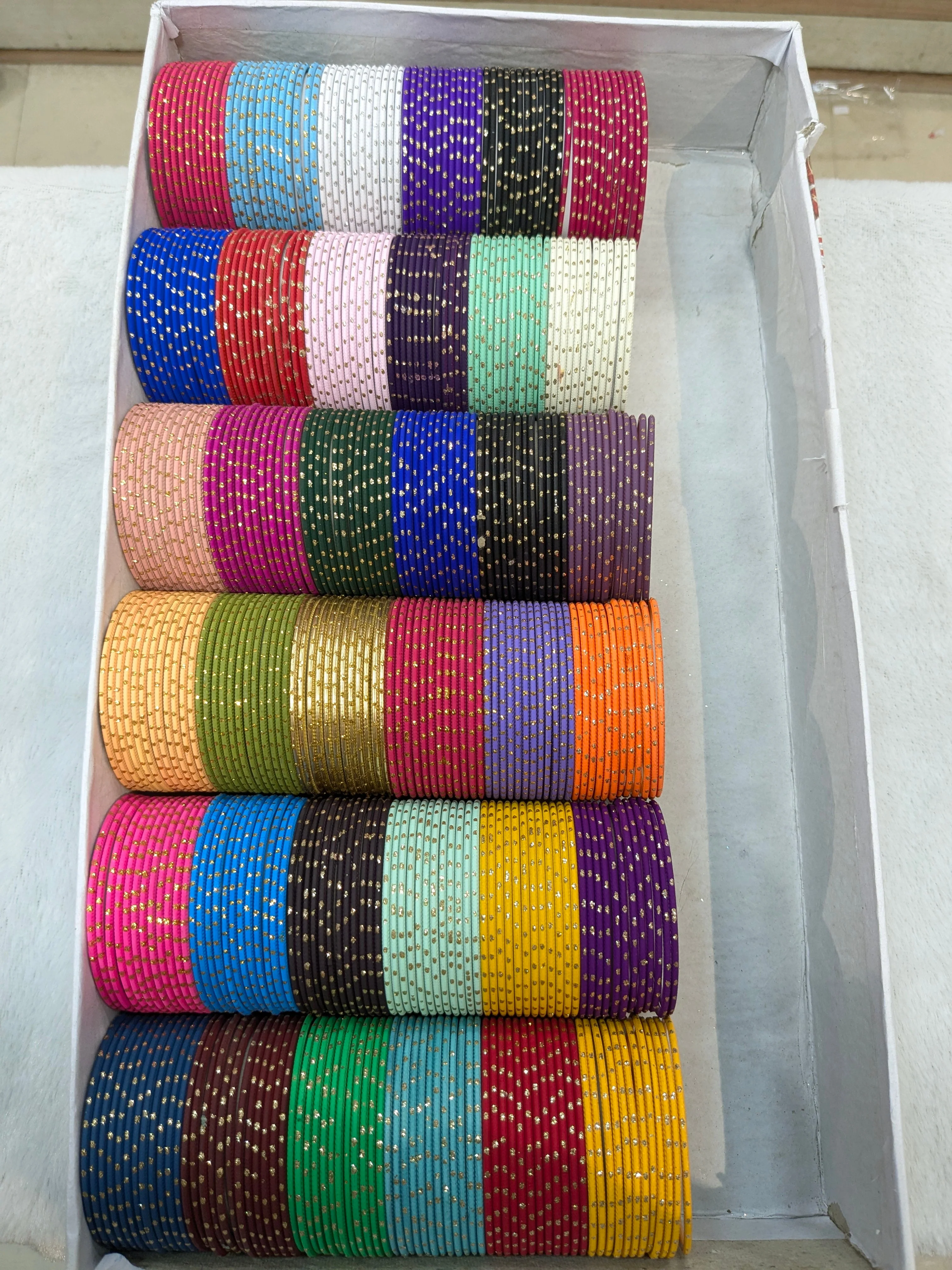 36 DOZEN DOTTED BANGLES - Image 3