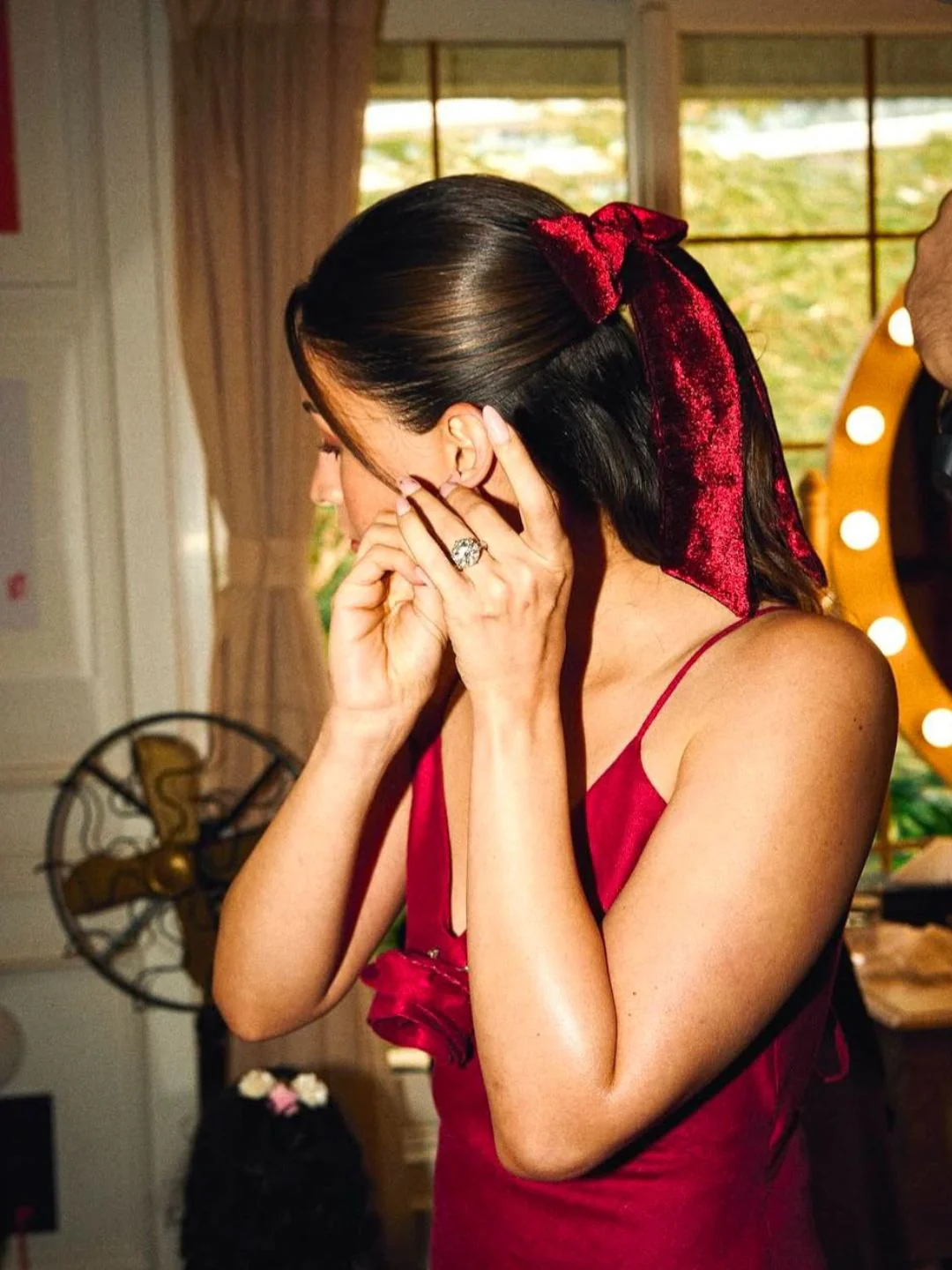Alia Bhatt's Maroon Velvet Hair Bow - Celebrity Style Accessory - Image 3