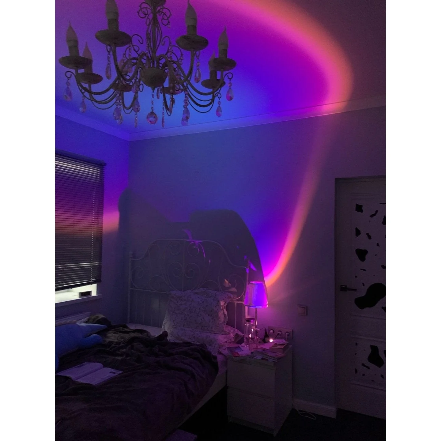 Aura: 16-Hue RGB Sunset Lamp with Remote Control, USB Plug-In & 360° Rotatable Head for Ambience & Content Creation - Image 6