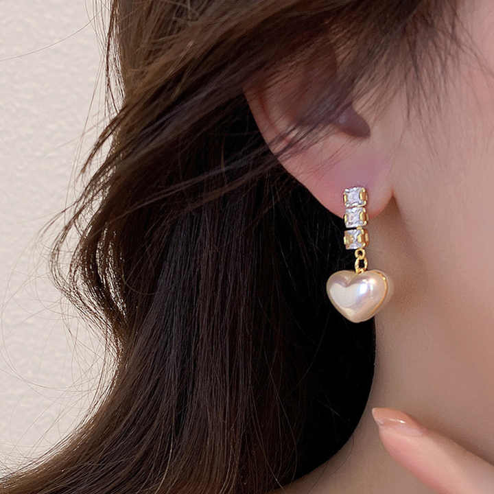 Aurora Pearl Heart Dangler Earring - Image 8