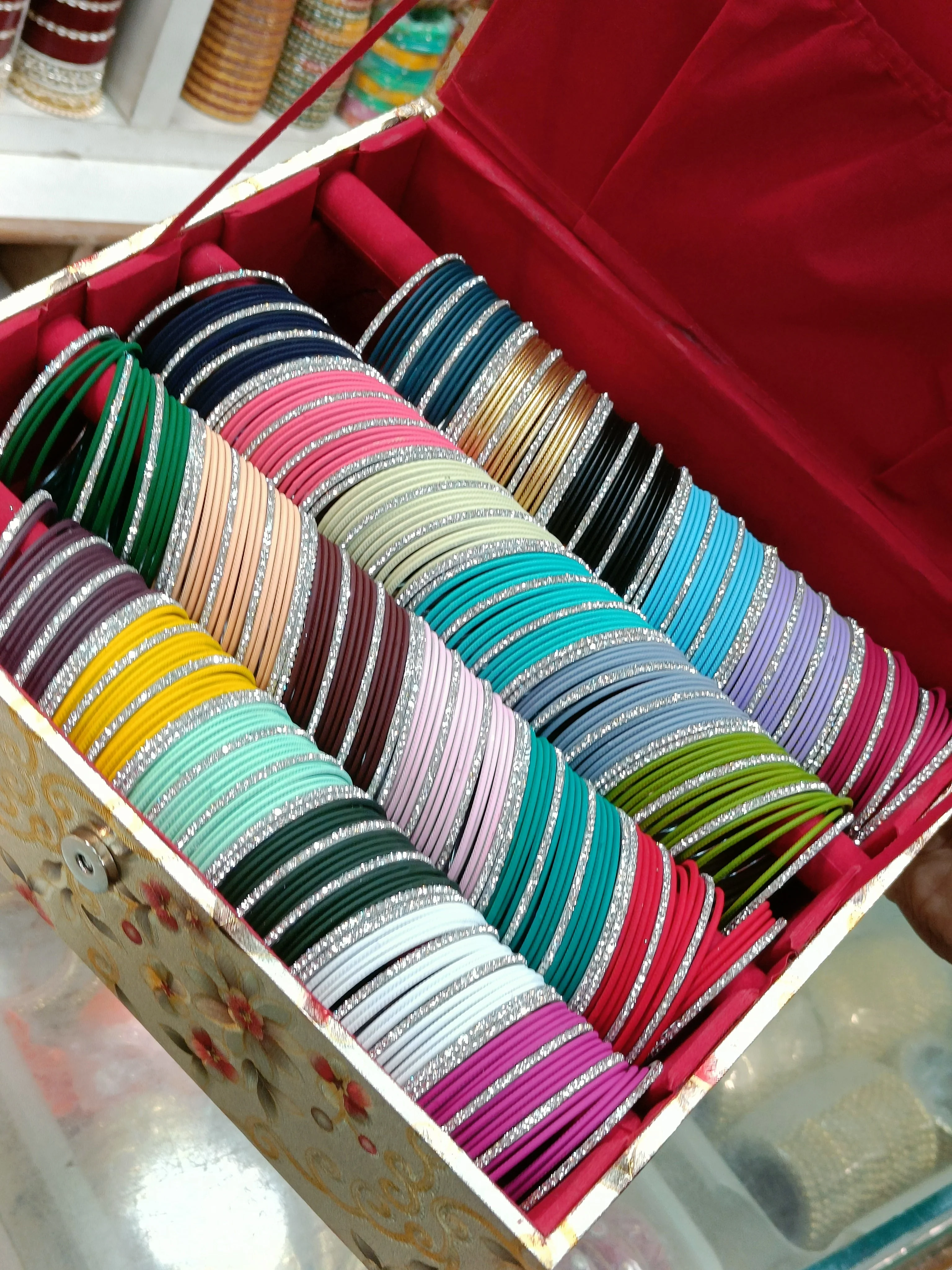 Bangles set with organiser - Image 4