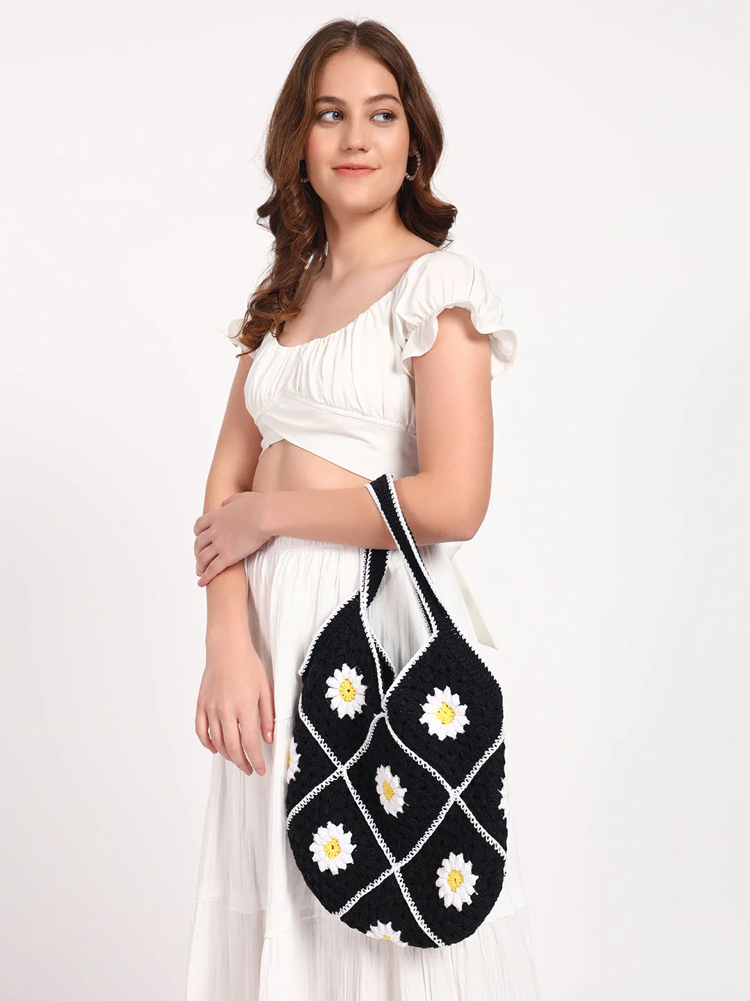 Black Daisy Crochet Handmade Bag - Image 6