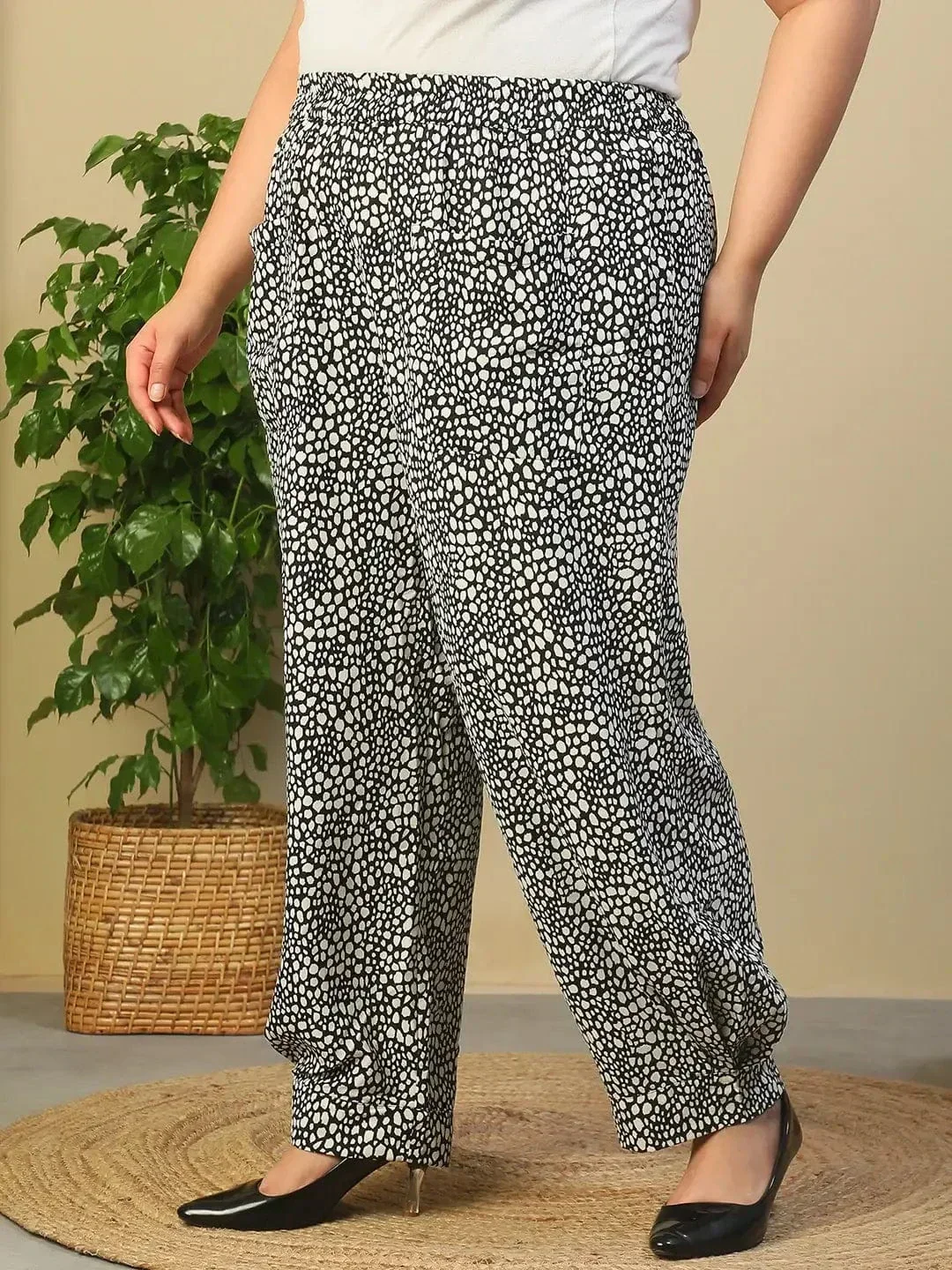Black Elasticated Swiss Moss Animal Print Plus Size Women Trouser With Front Pockets - Image 3