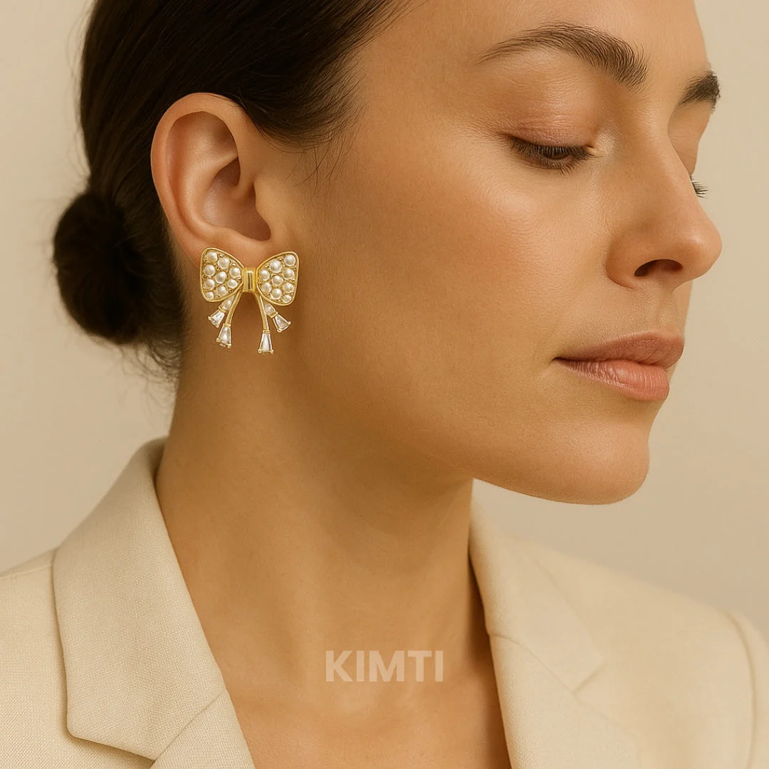 Bow Pearl Stud earrings - Image 2