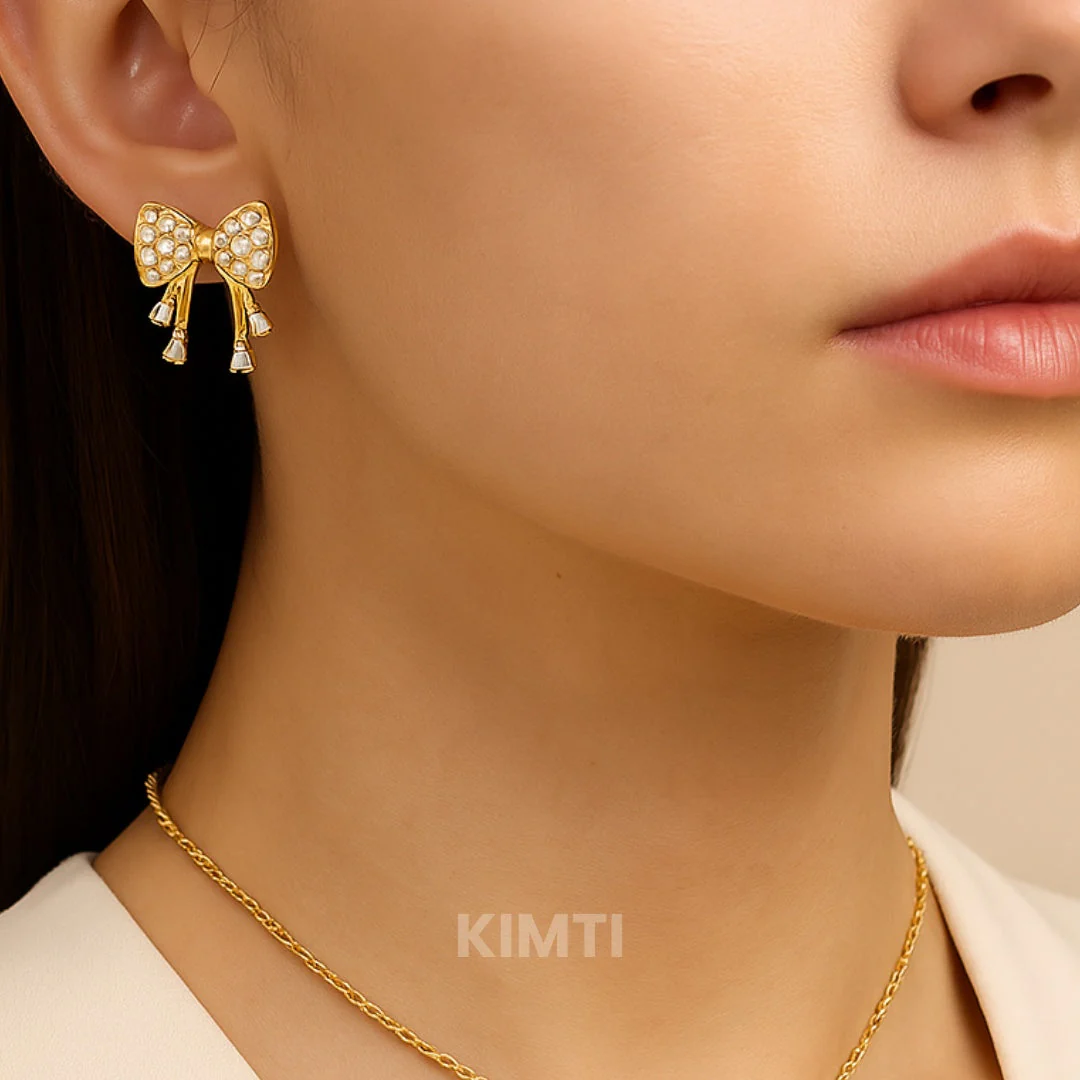 Bow Pearl Stud earrings - Image 3