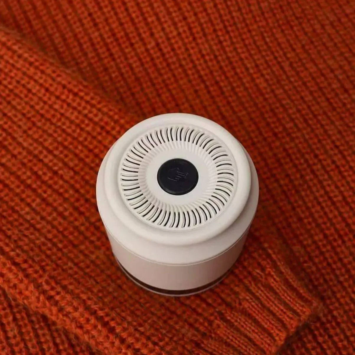 Brizz: Rechargeable High Performance Electric Lint Remover, Fabric Shaver & Defuzzer for Clothes, Sweaters, Jackets, Carpets & Curtains - Image 7