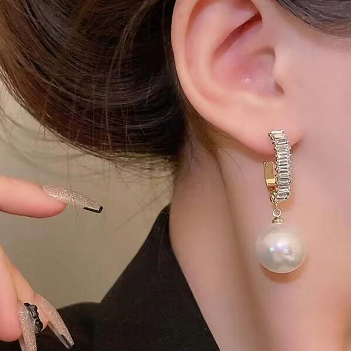 Business Classic White Earring - Image 5