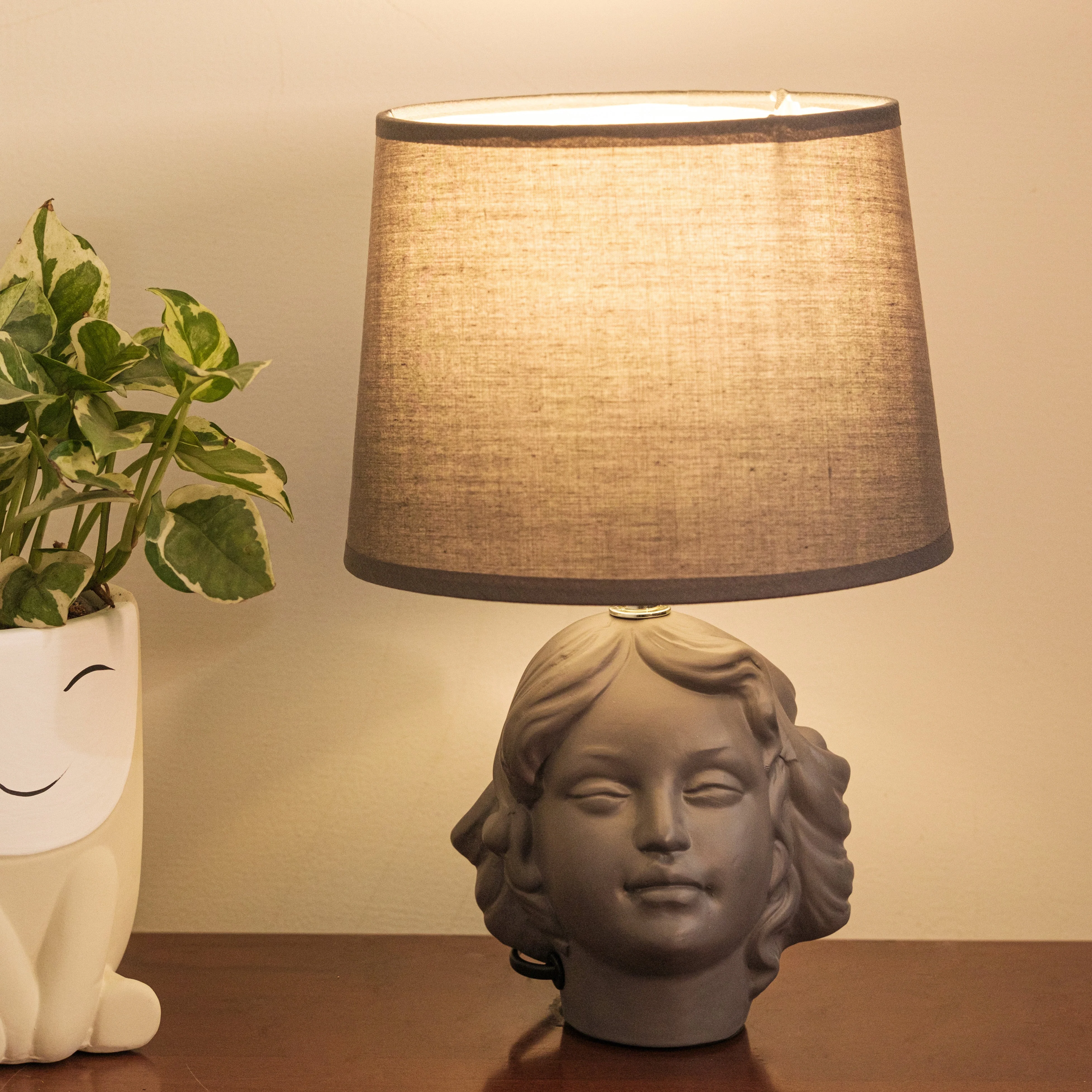 Ceramic greekstyle table lamp with lamp shade - Image 2