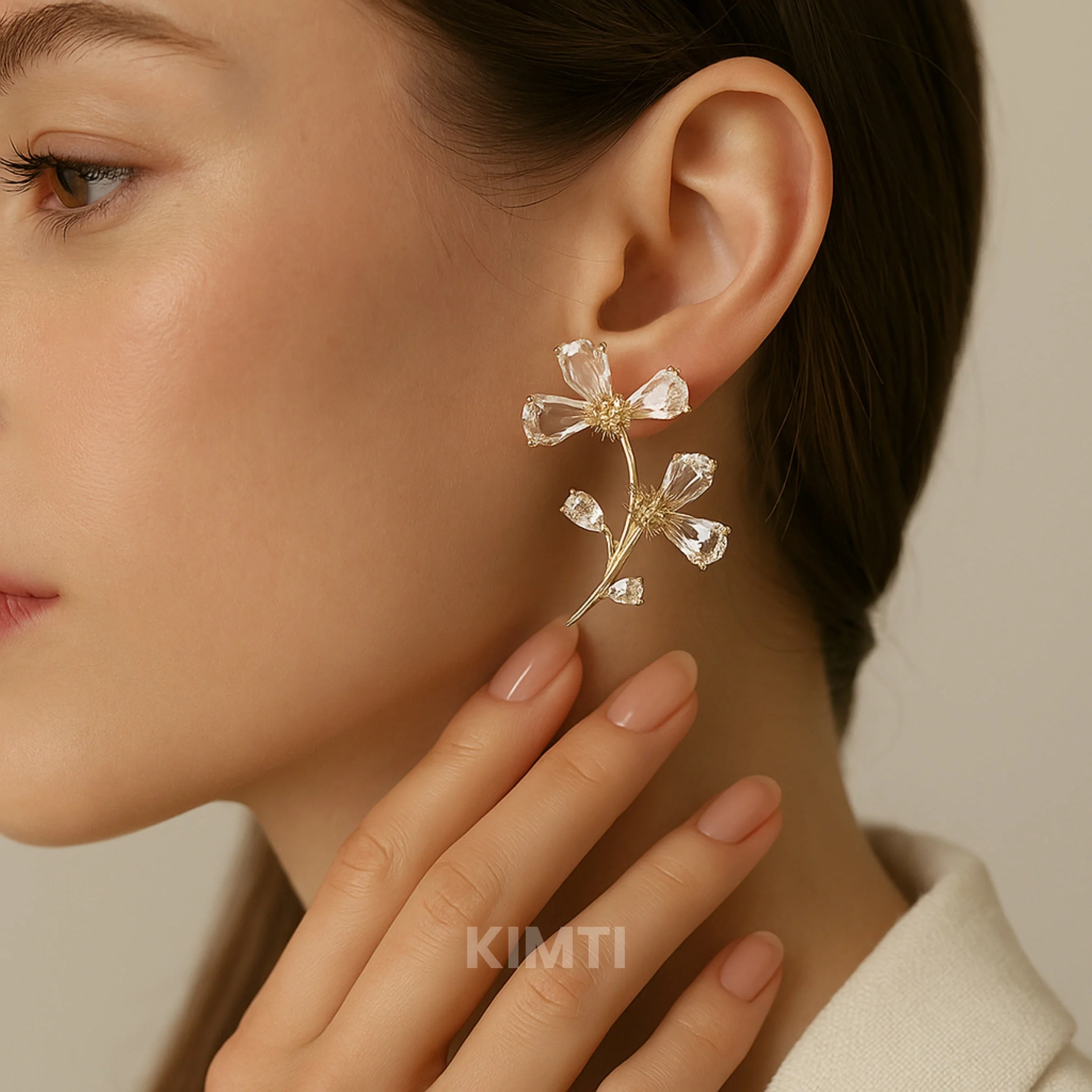 Clear Glass Flower Earring - Image 5