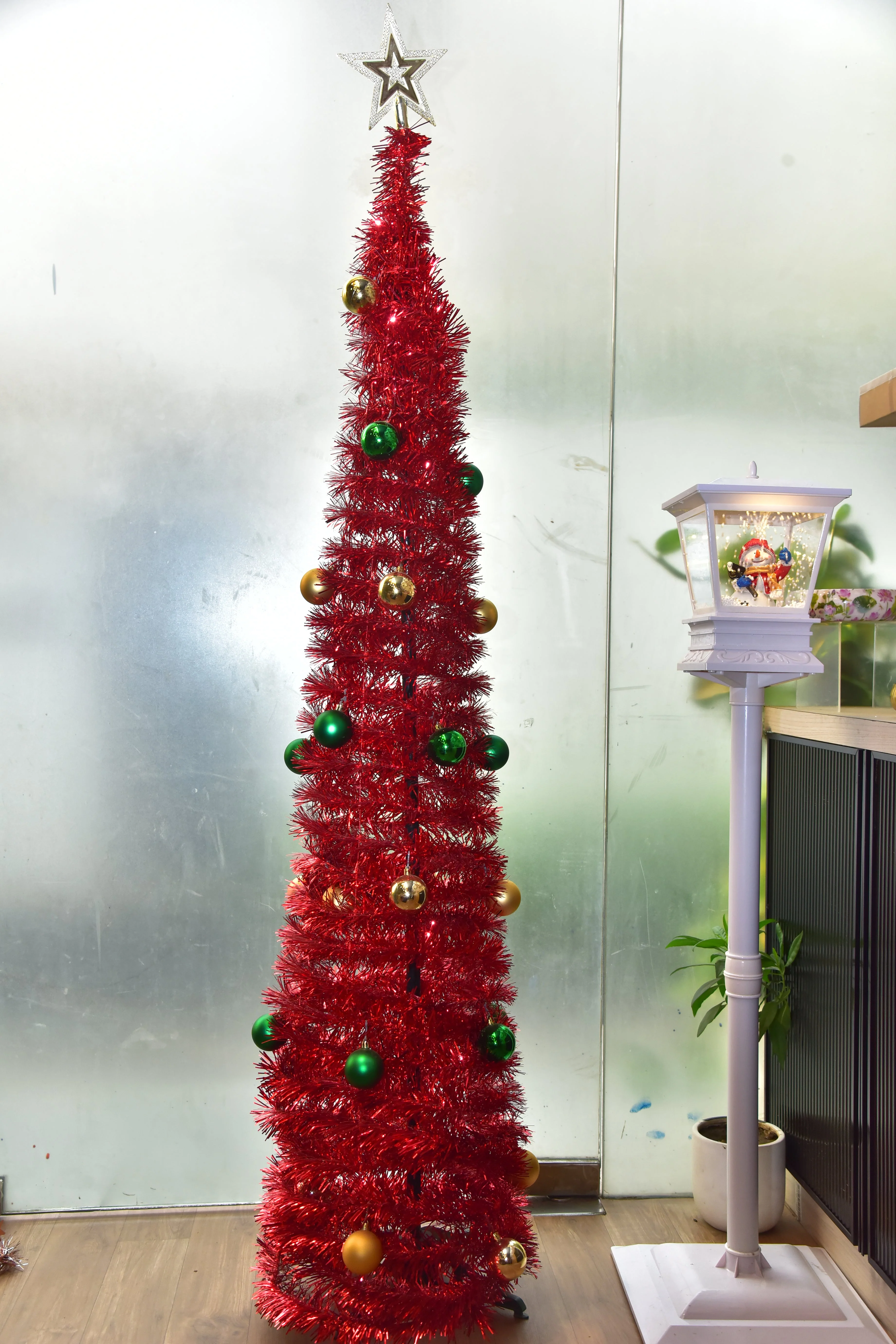 Collapsable ready to install Christmas tree