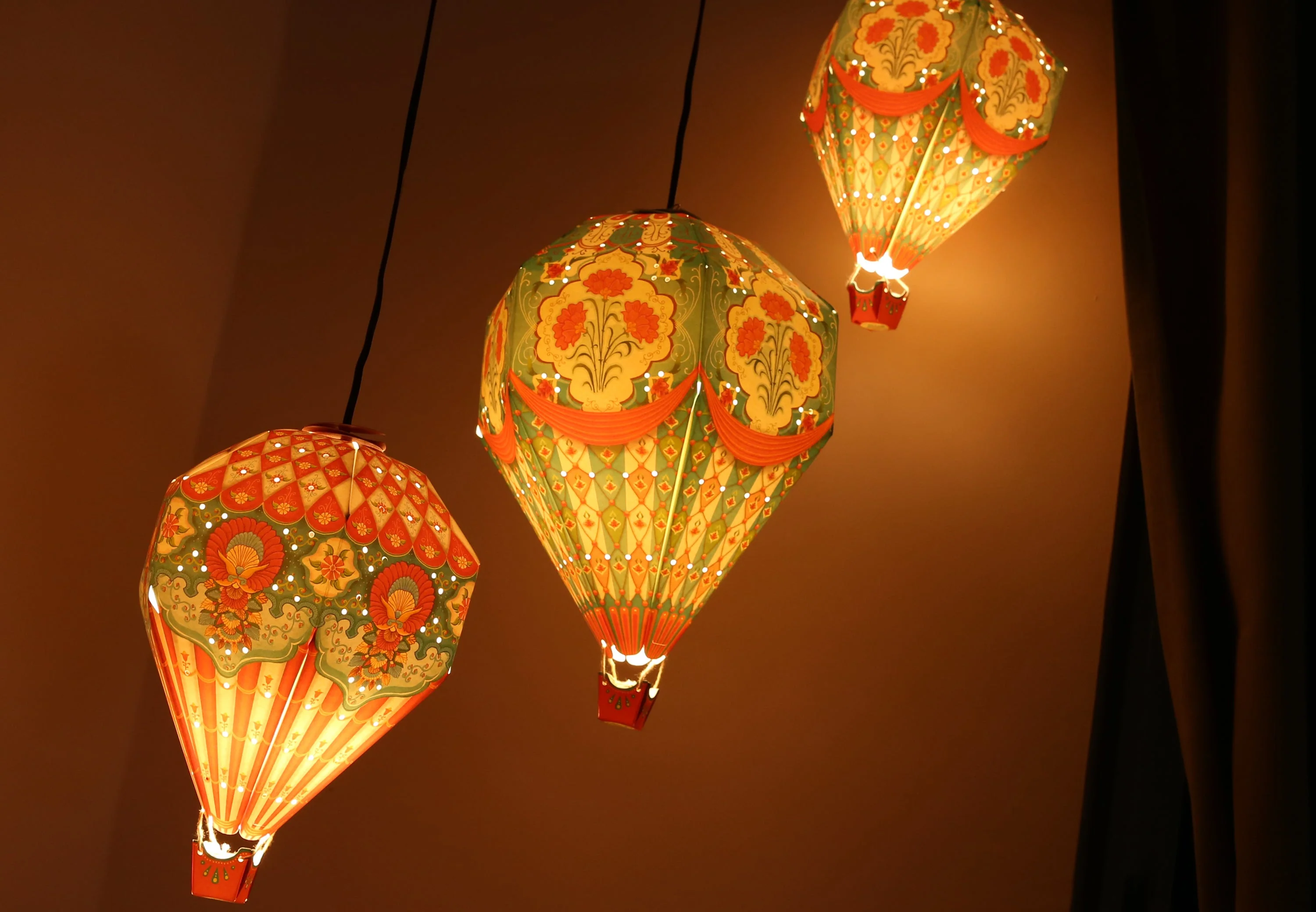 Combo Saver: 3 Hot Air Balloon Paper Lamp Shades: 1 Big Blue + 2 Small Assorted - Image 2