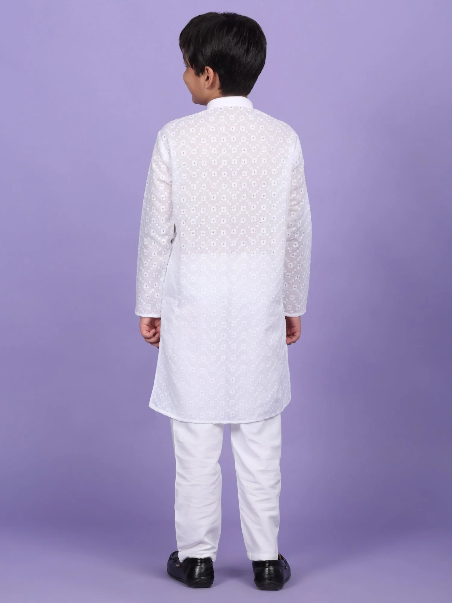 Cotton Blend Embroidered Chikan Kurta - Image 6