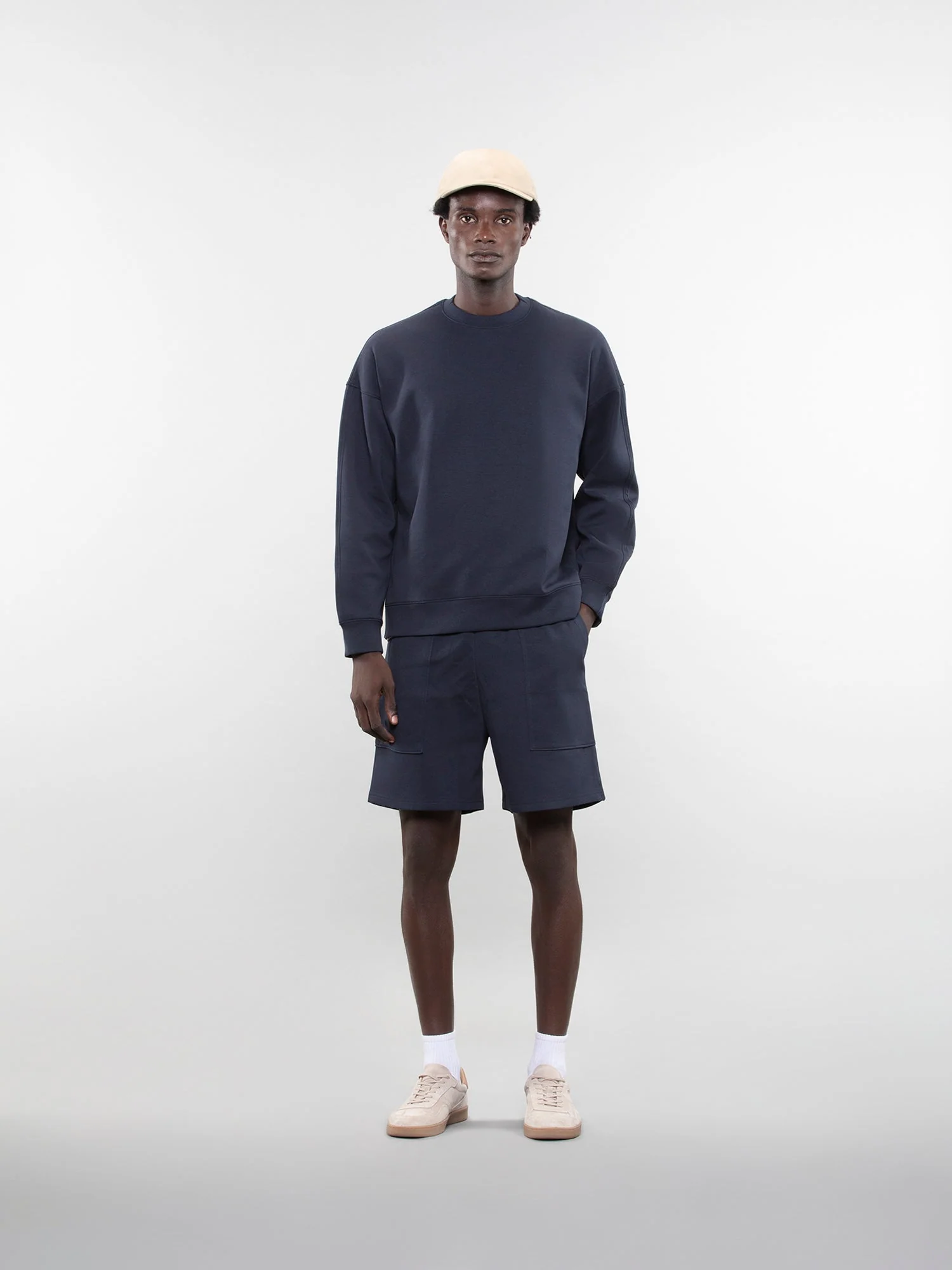 Crewneck sweatshirt - Image 10