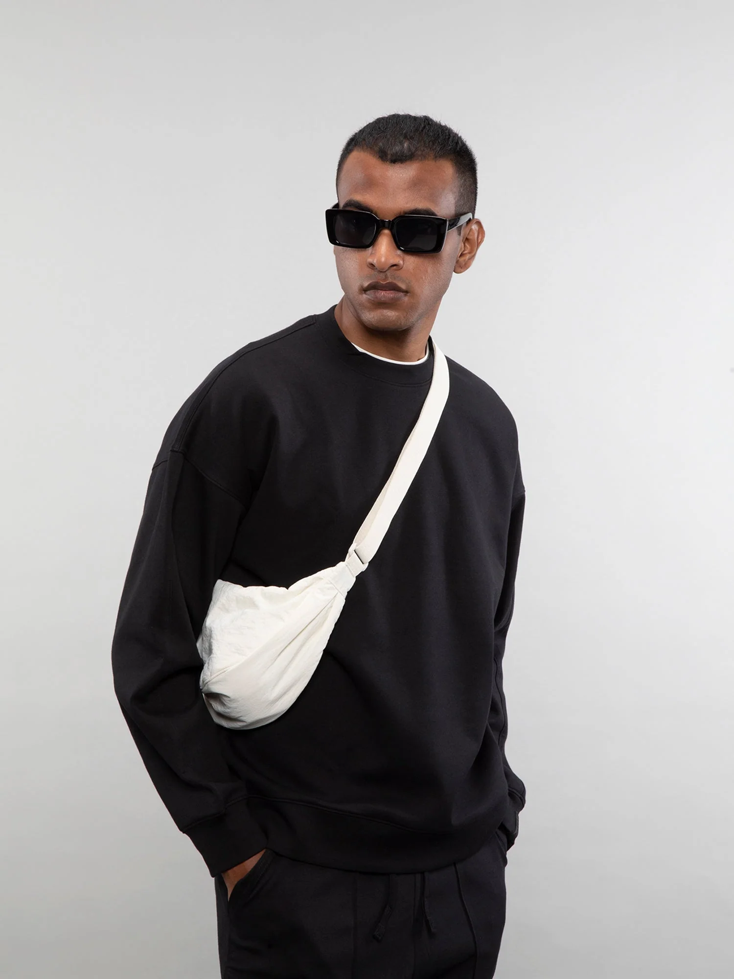 Crewneck sweatshirt - Image 11