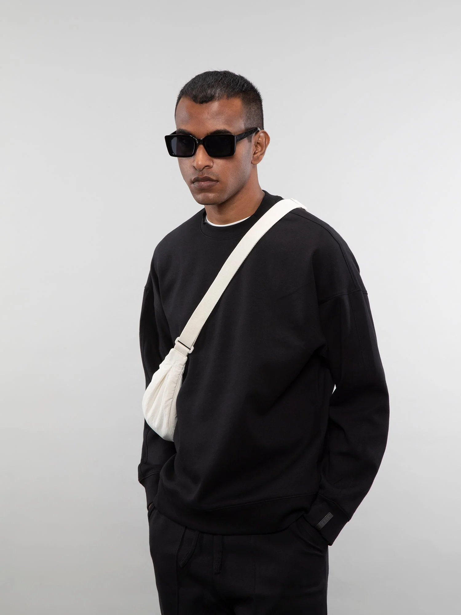 Crewneck sweatshirt - Image 12