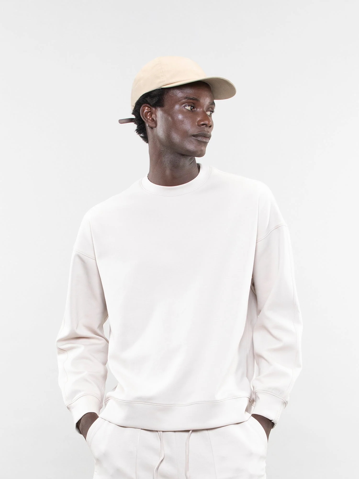 Crewneck sweatshirt - Image 16