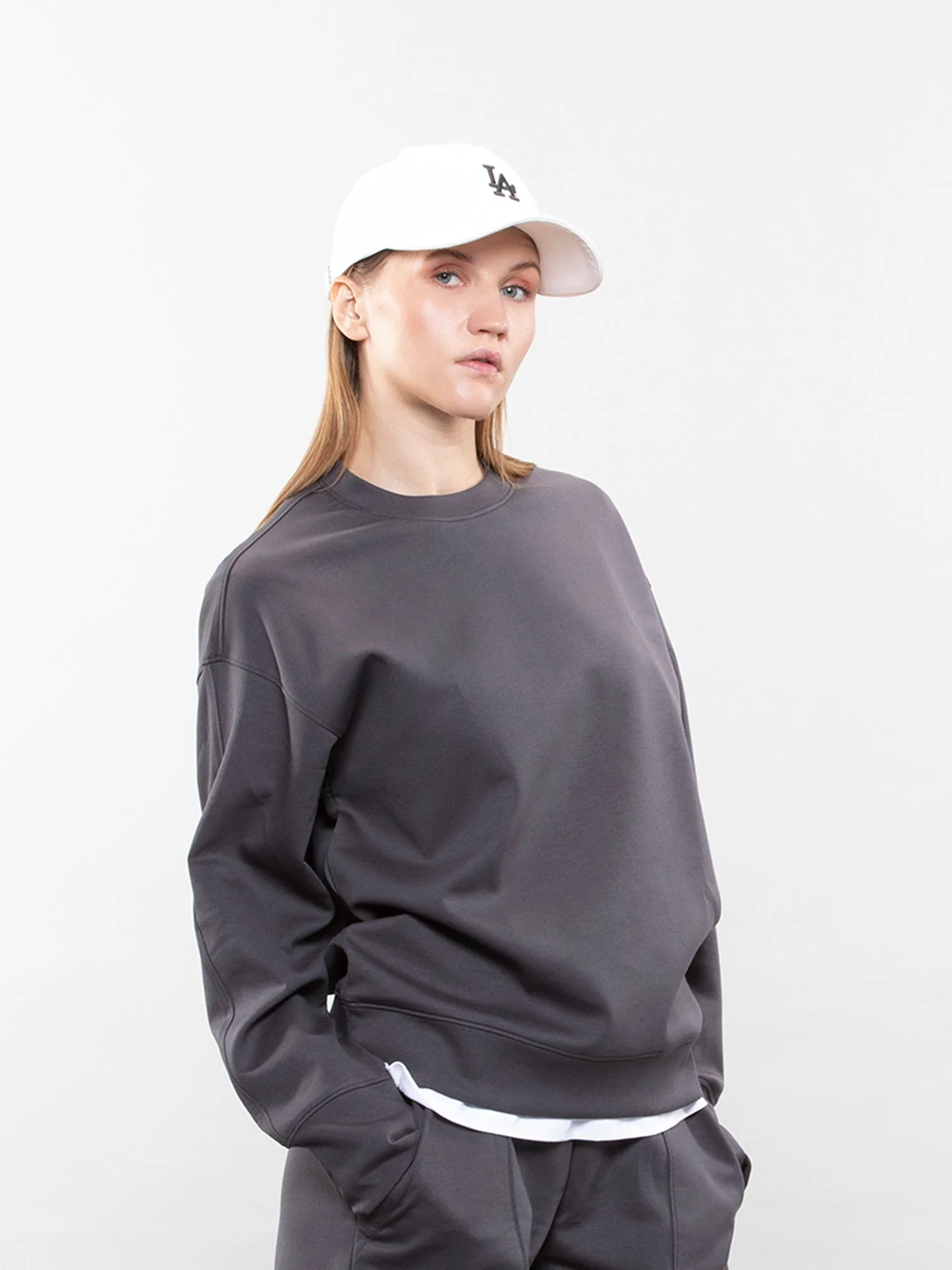 Crewneck sweatshirt - Image 23