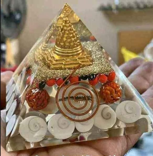 Crystal Wealth Gomati Chakra Shree Yantra Pyramid - Image 4