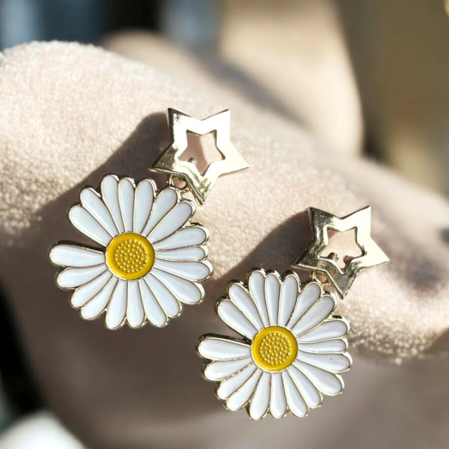 Daisy Flower Dangler Earring - Image 2