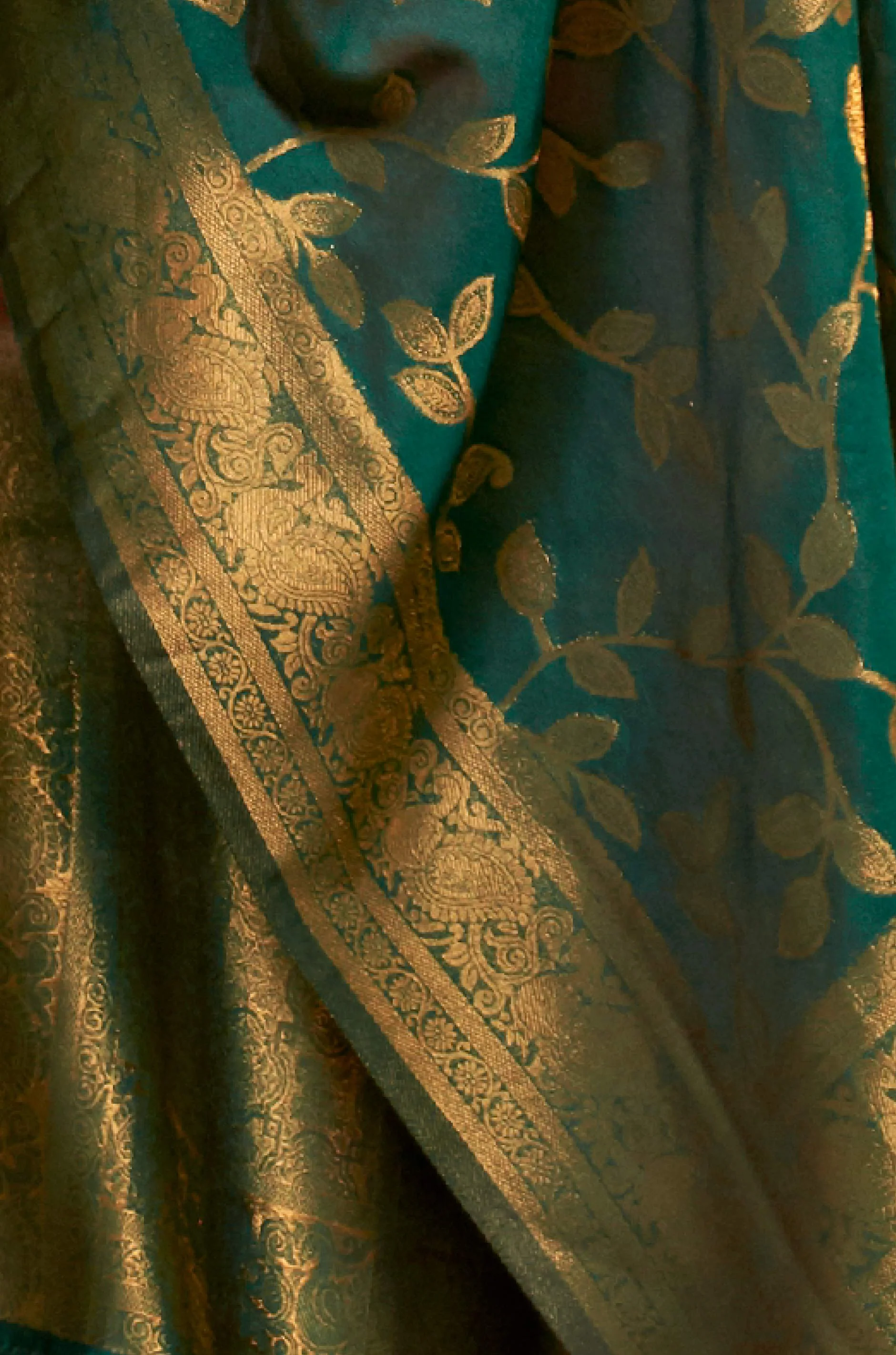 Dark Green Woven Silk Saree - Image 2