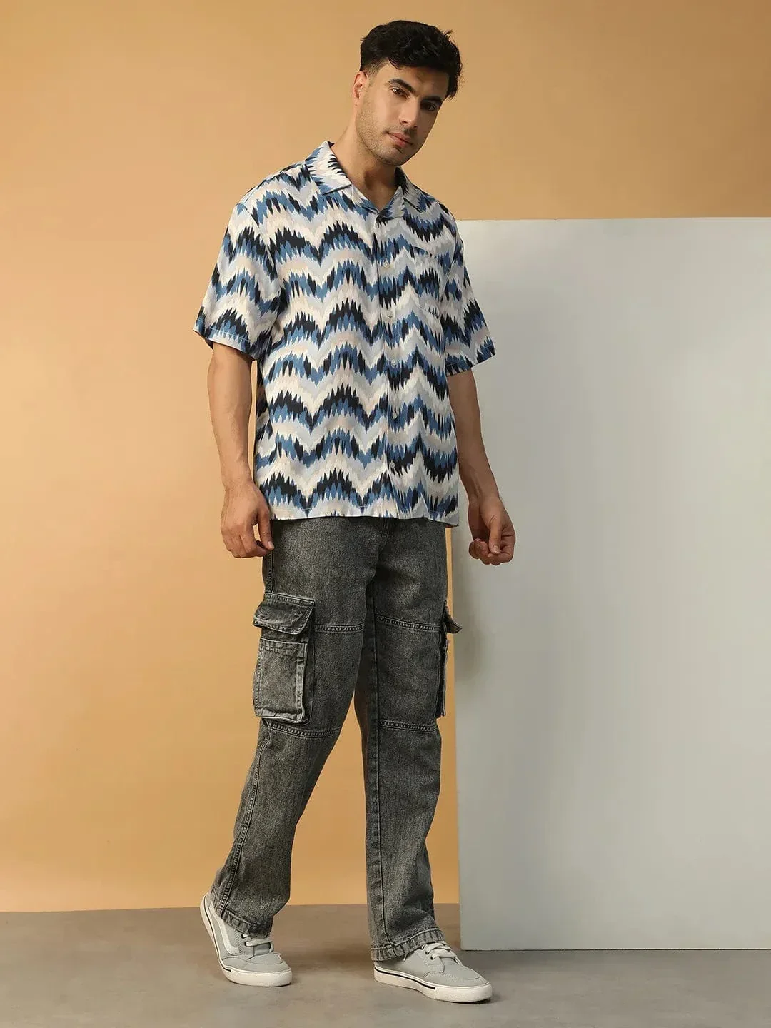 Demon Blue Zig -Zag Print Lapel Collar Short Sleeve Men Oversized Shirt - Image 2