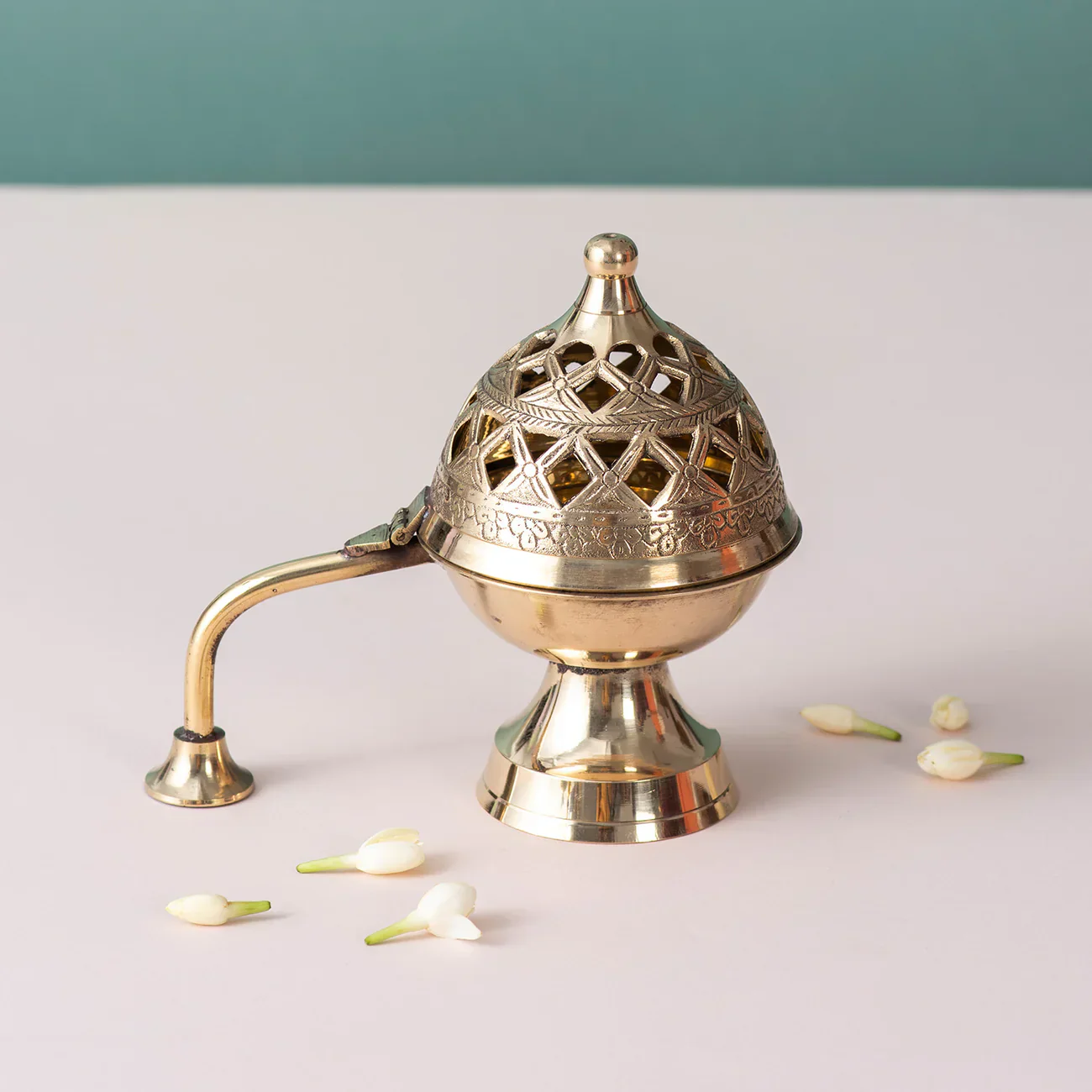 Divine Aura Bakhoor Burner - Image 3