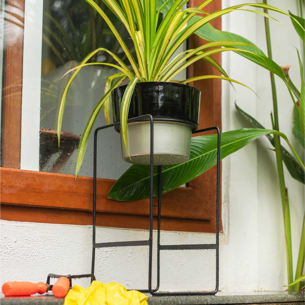 Dual Tone Metal Plant Stand - Image 3
