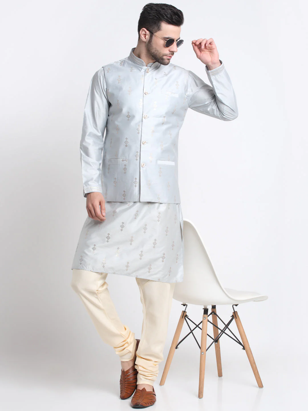 Ethnic Motifs Embroidered Sequence Regular Kurta With Churidar & Nehru Jacket - Image 22