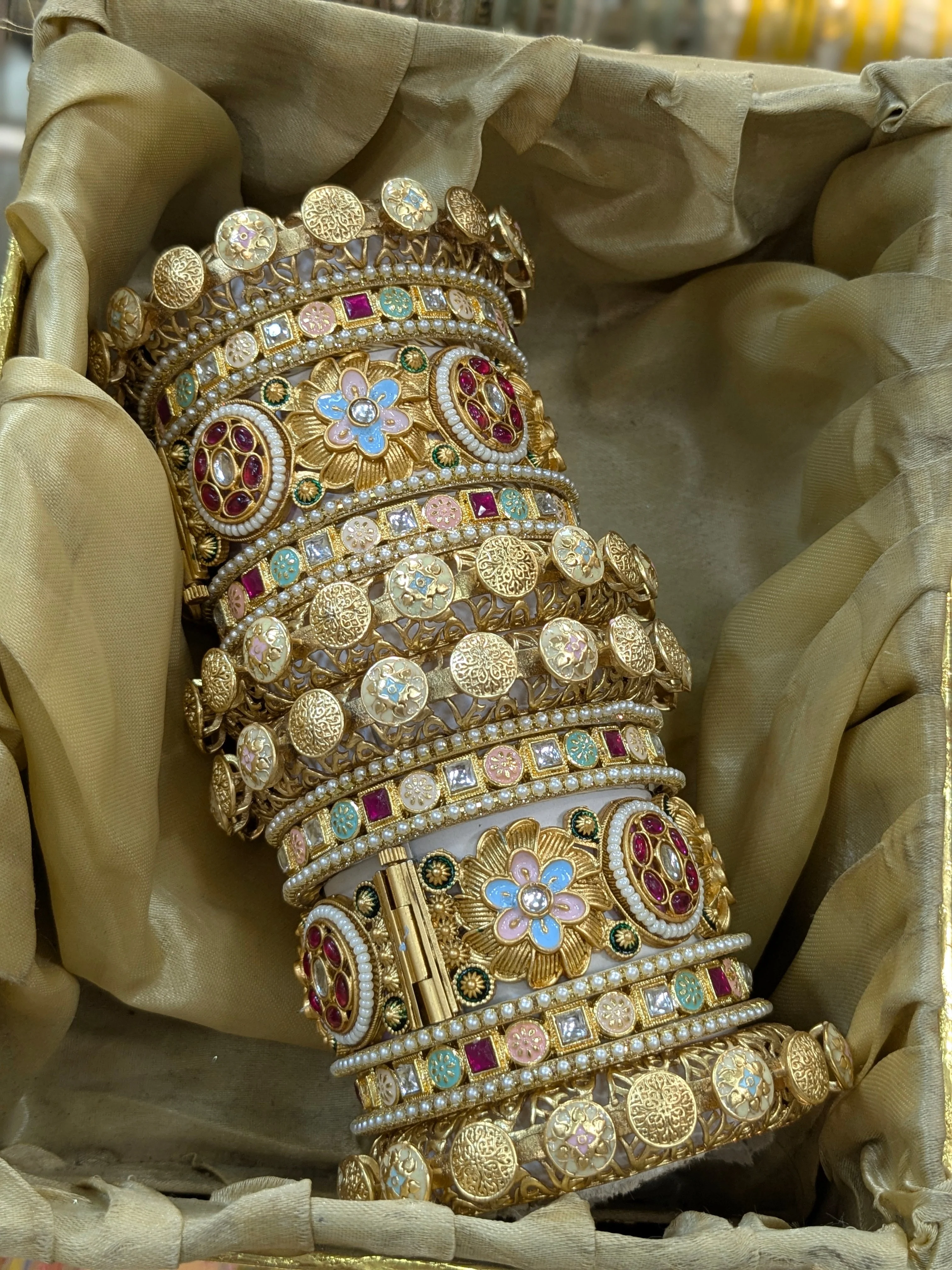 Flower rajwadi bangles - Image 4