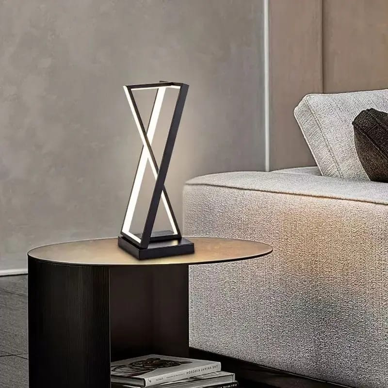 Geomatry style metal table lamp - Image 3
