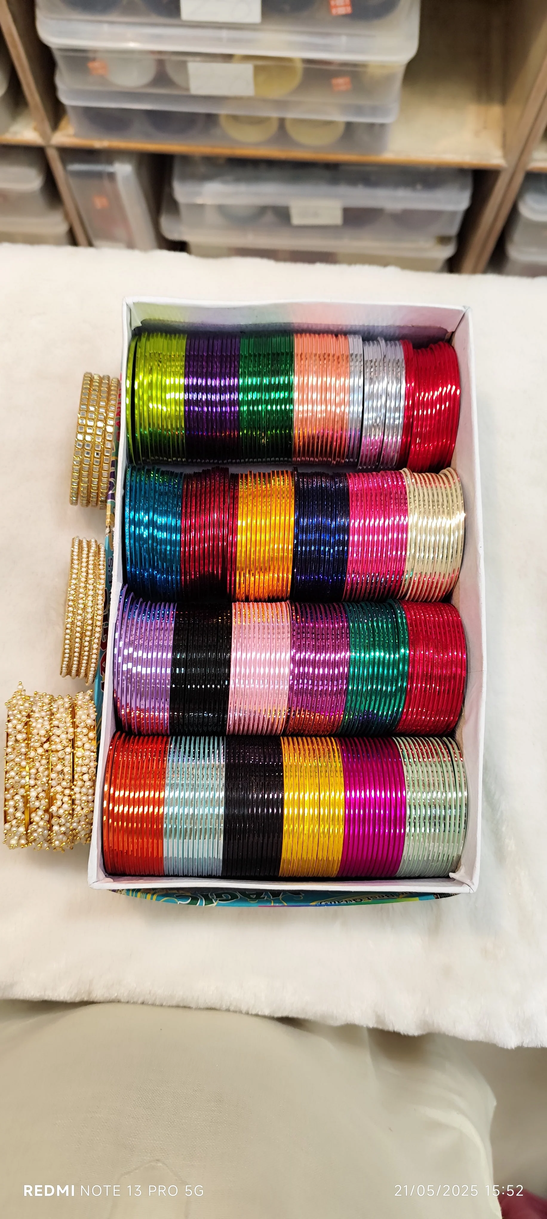 GLOSSY BANGLES WITH SIDERS - Image 2
