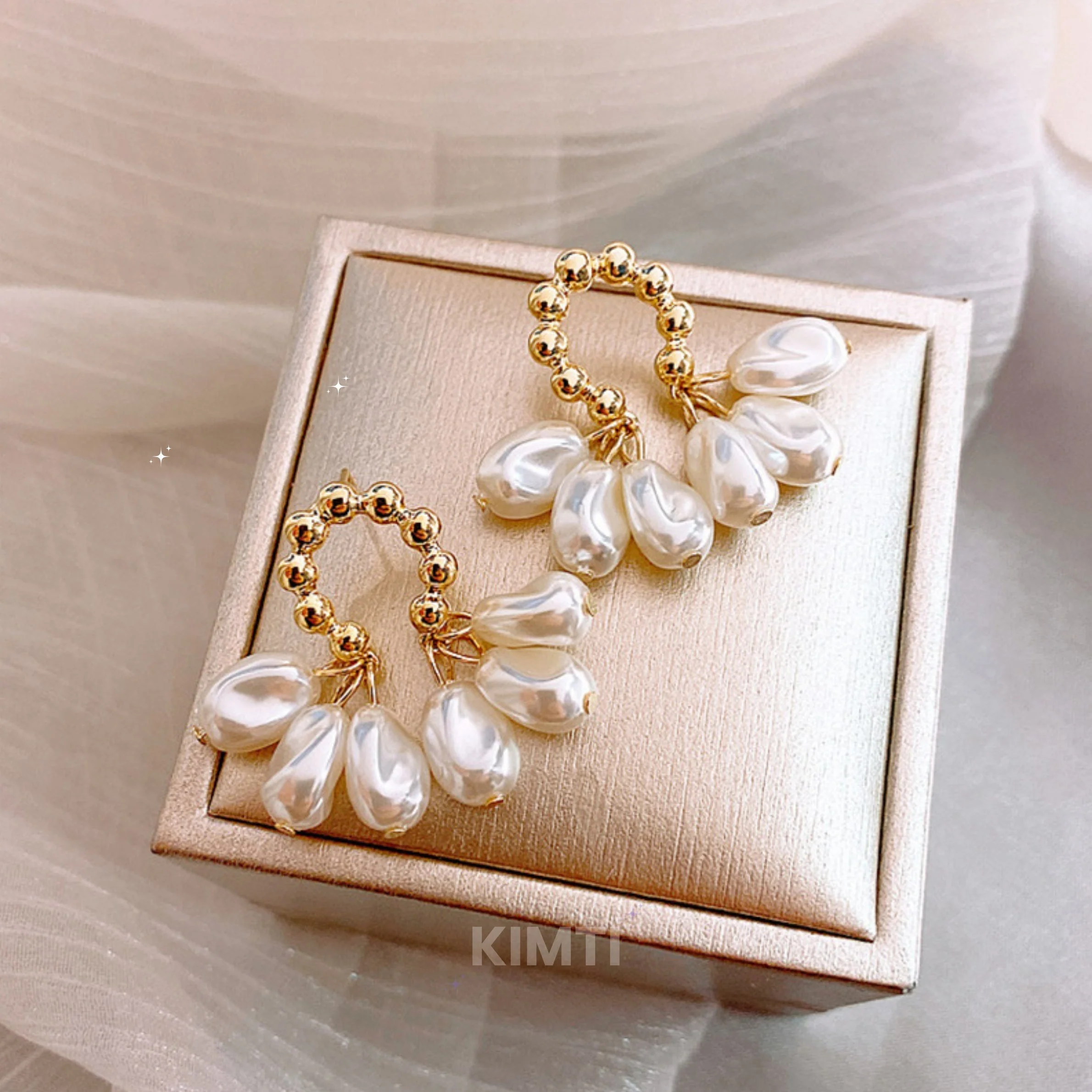 Gold Pearl Eardrop earrings - Image 3