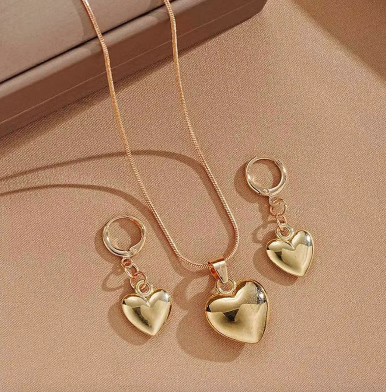 Gold-Plated Anti Tarnish Heart Themed Jewellery Set - Image 3