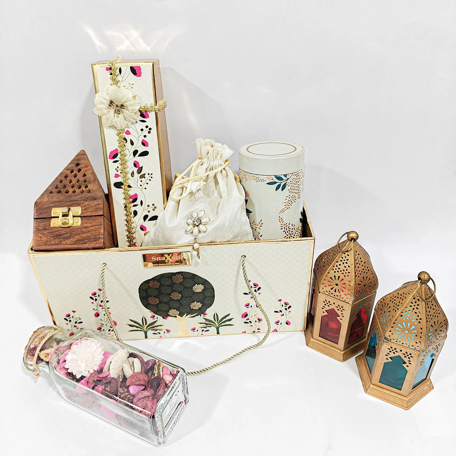 Golden Artistry Pack Hamper Box - Image 3