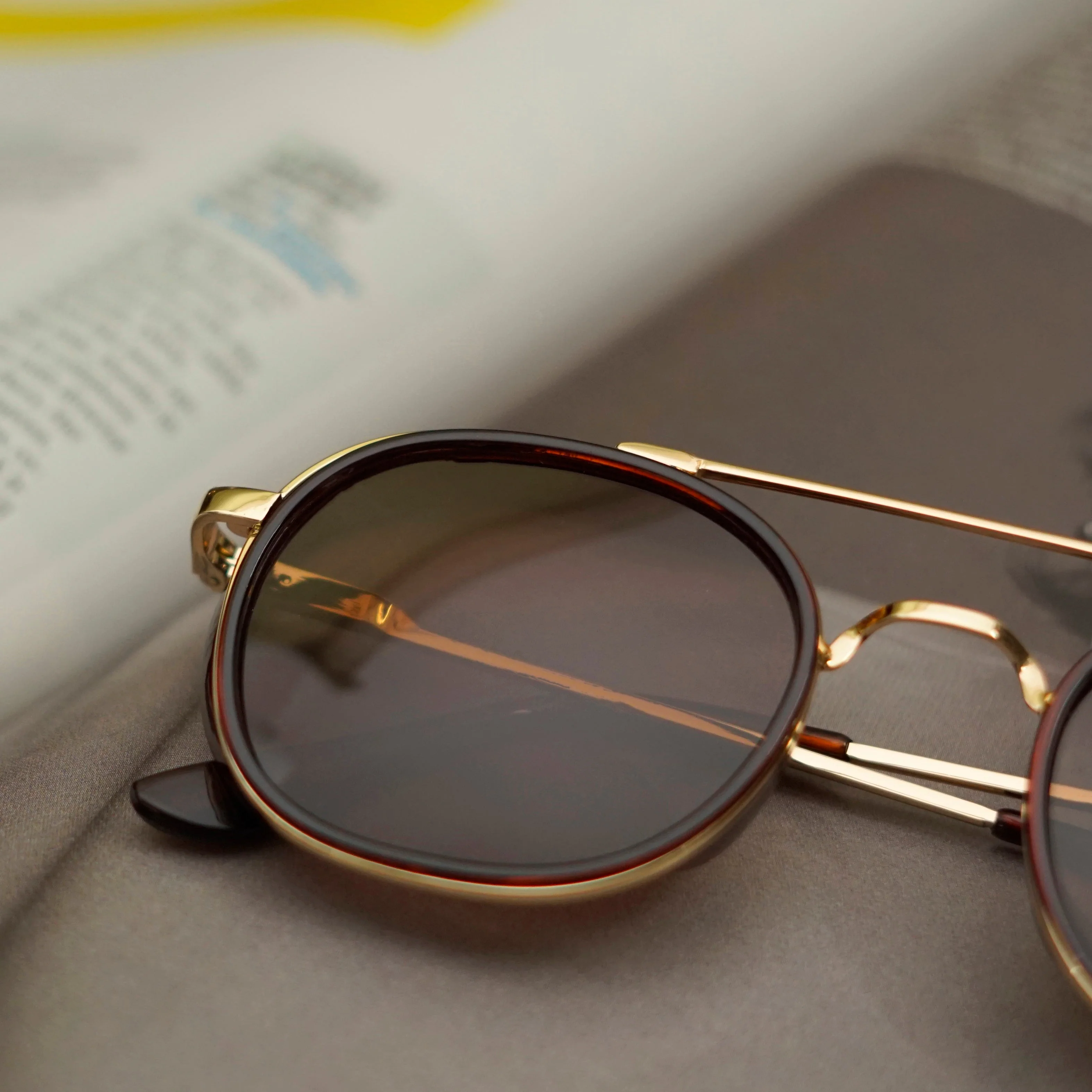 Golden Brown Metal Frame Round Sunglasses - Image 2