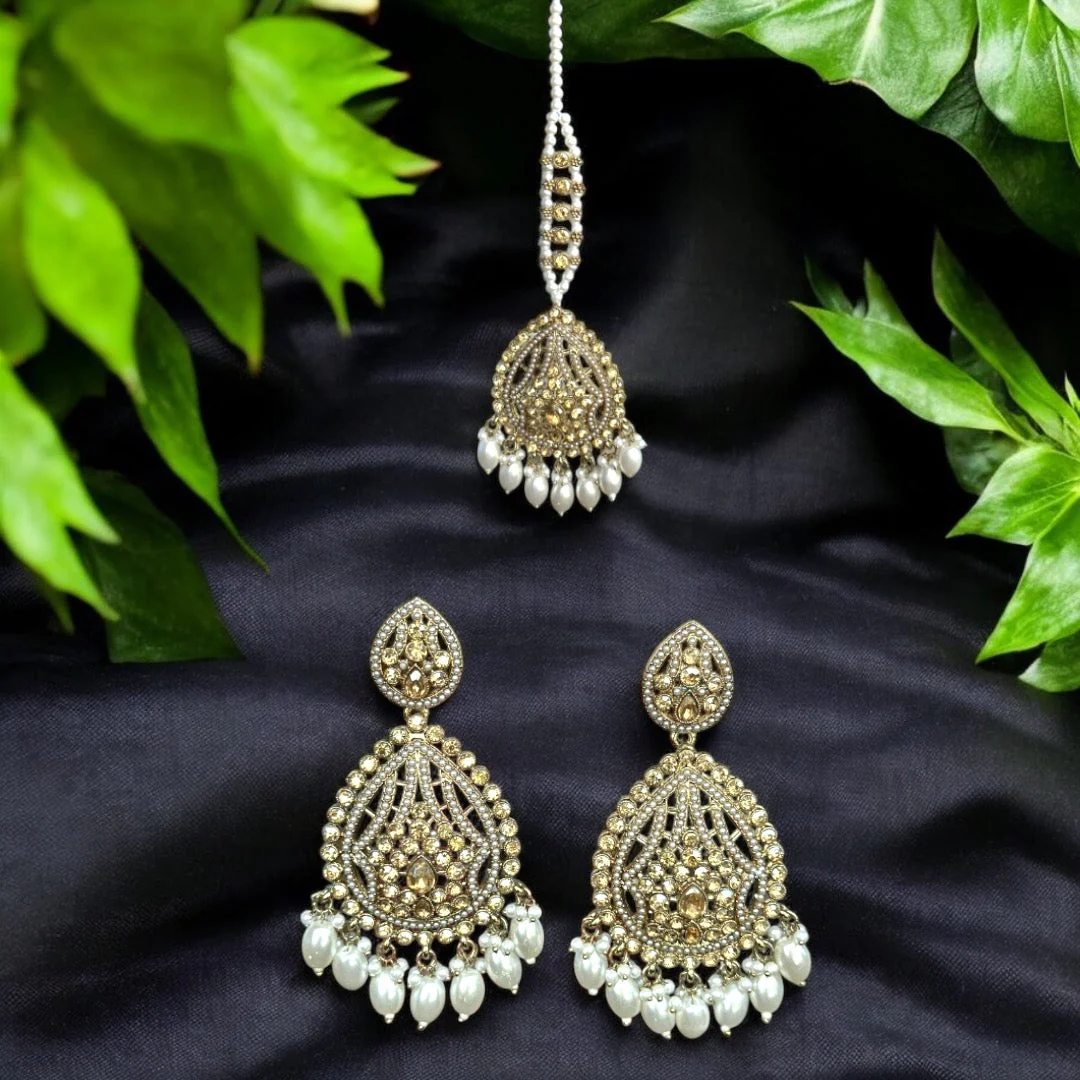 Golden Kundan Studded Earring with Mang Tikka