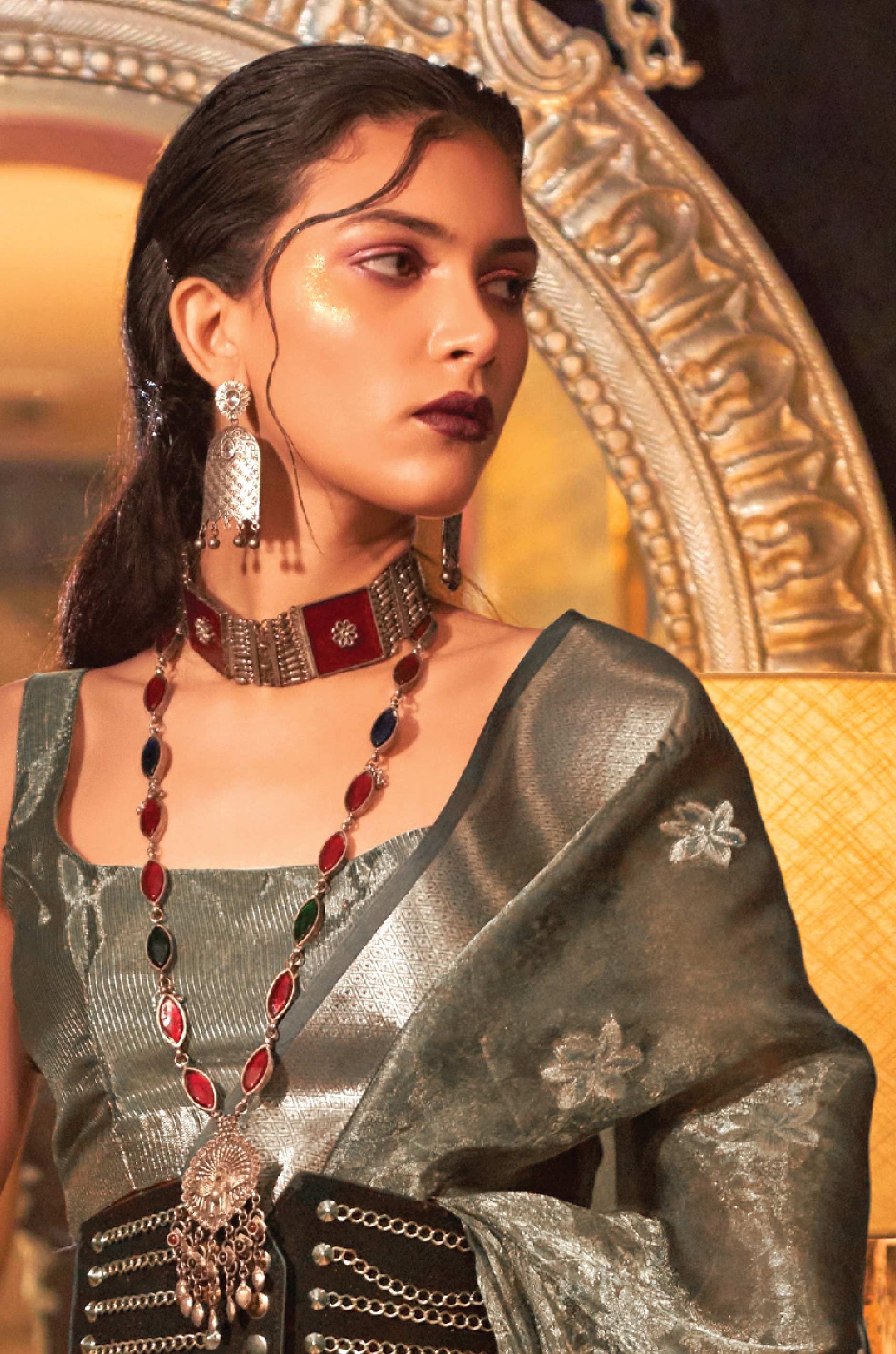 Grey Floral Two Tone Woven Organza Saree - Image 4