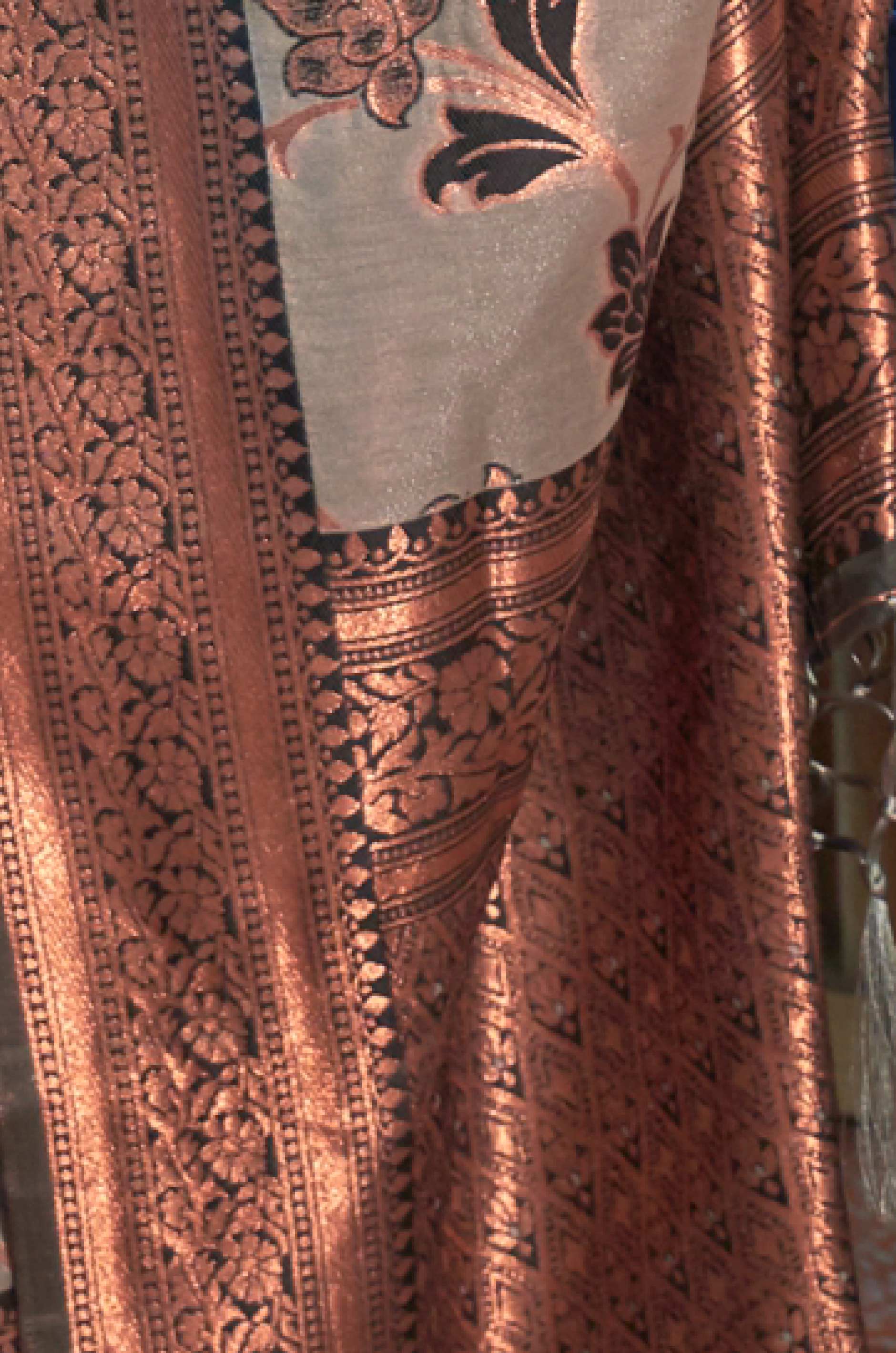 Grey Floral Woven Organza Silk Saree - Image 2