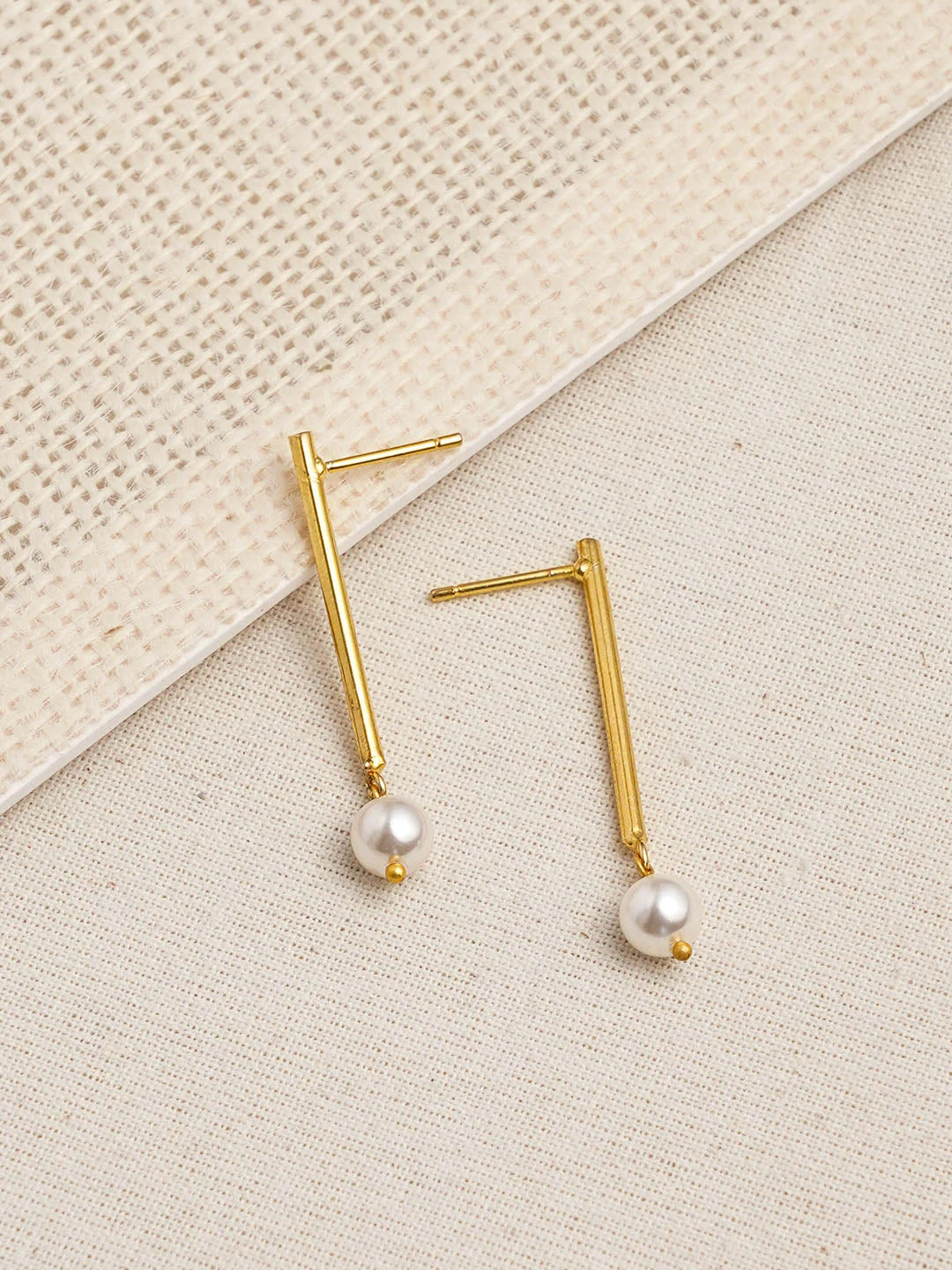 Hanging Pearl - 18K Gold Plated Earring