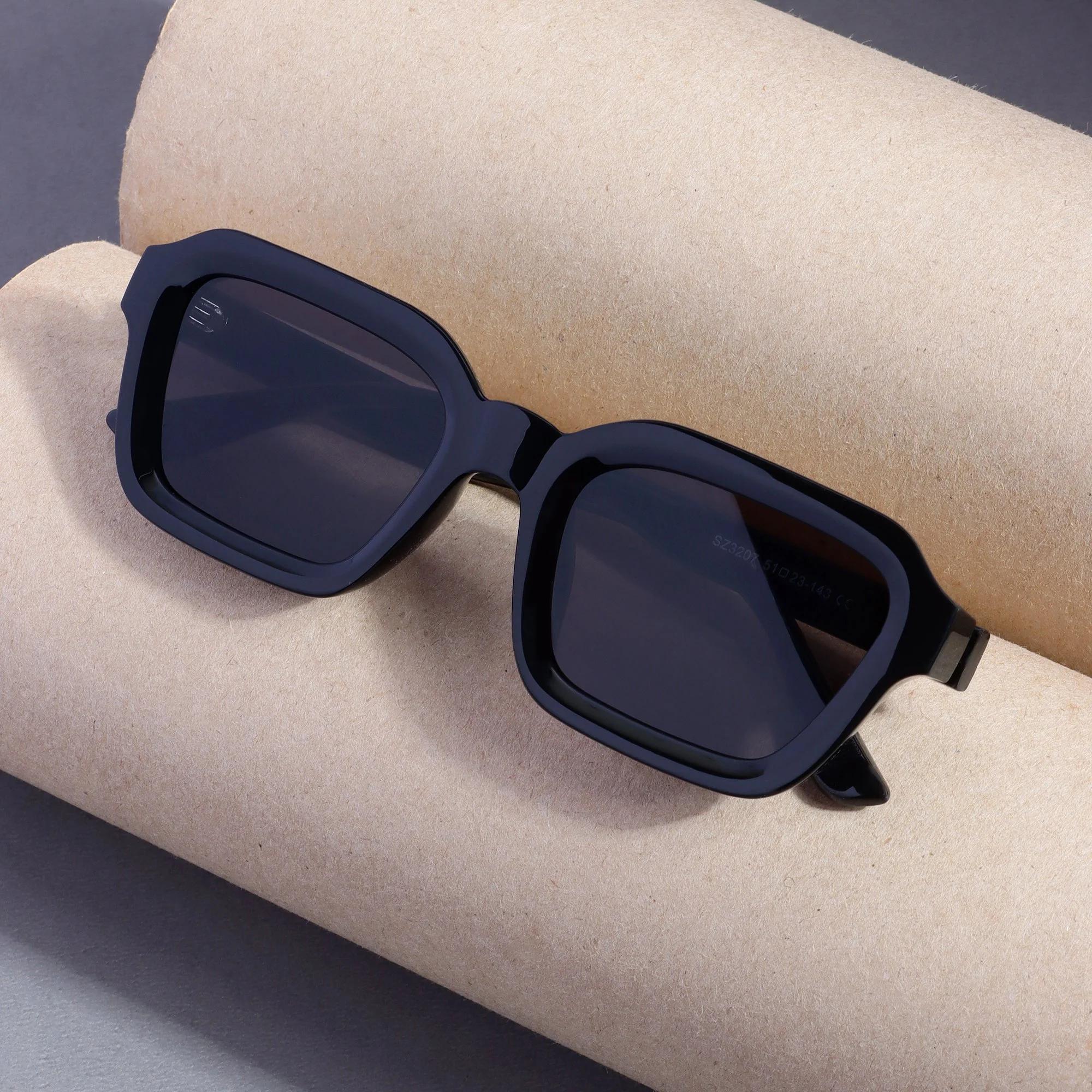 Hunter Full Black Square Sunglasses - Image 3