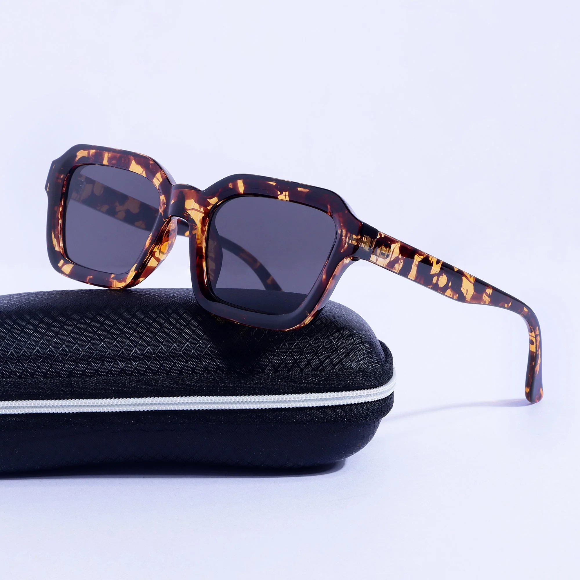 Hunter Tortoise Brown Black Square Sunglasses - Image 4