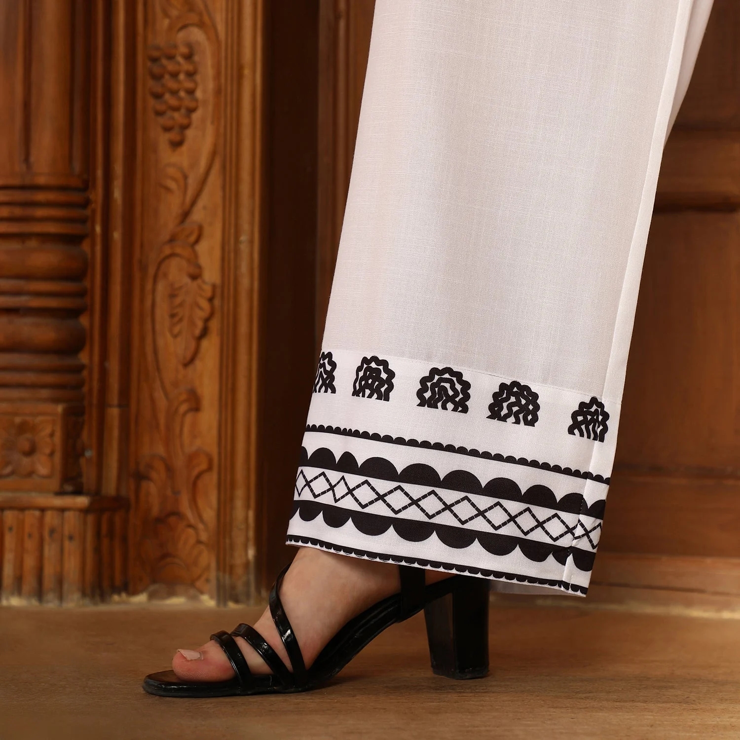 Indie Flora Lined-Imprint Kurta Set - Image 11