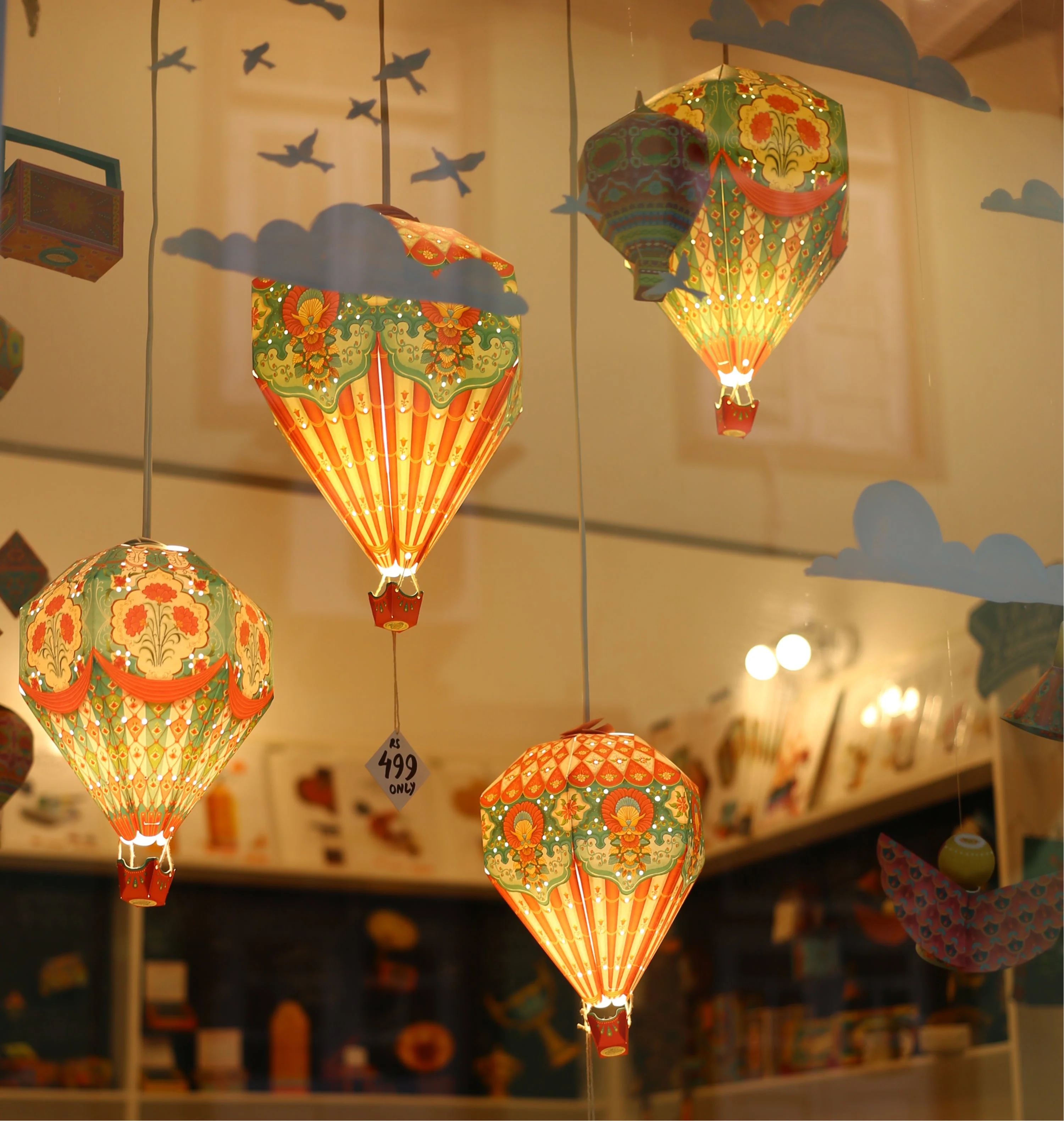Instant Decor Combo Saver: 3 Hot Air Balloon Paper Lamps + Bulbs + Wires - Image 3
