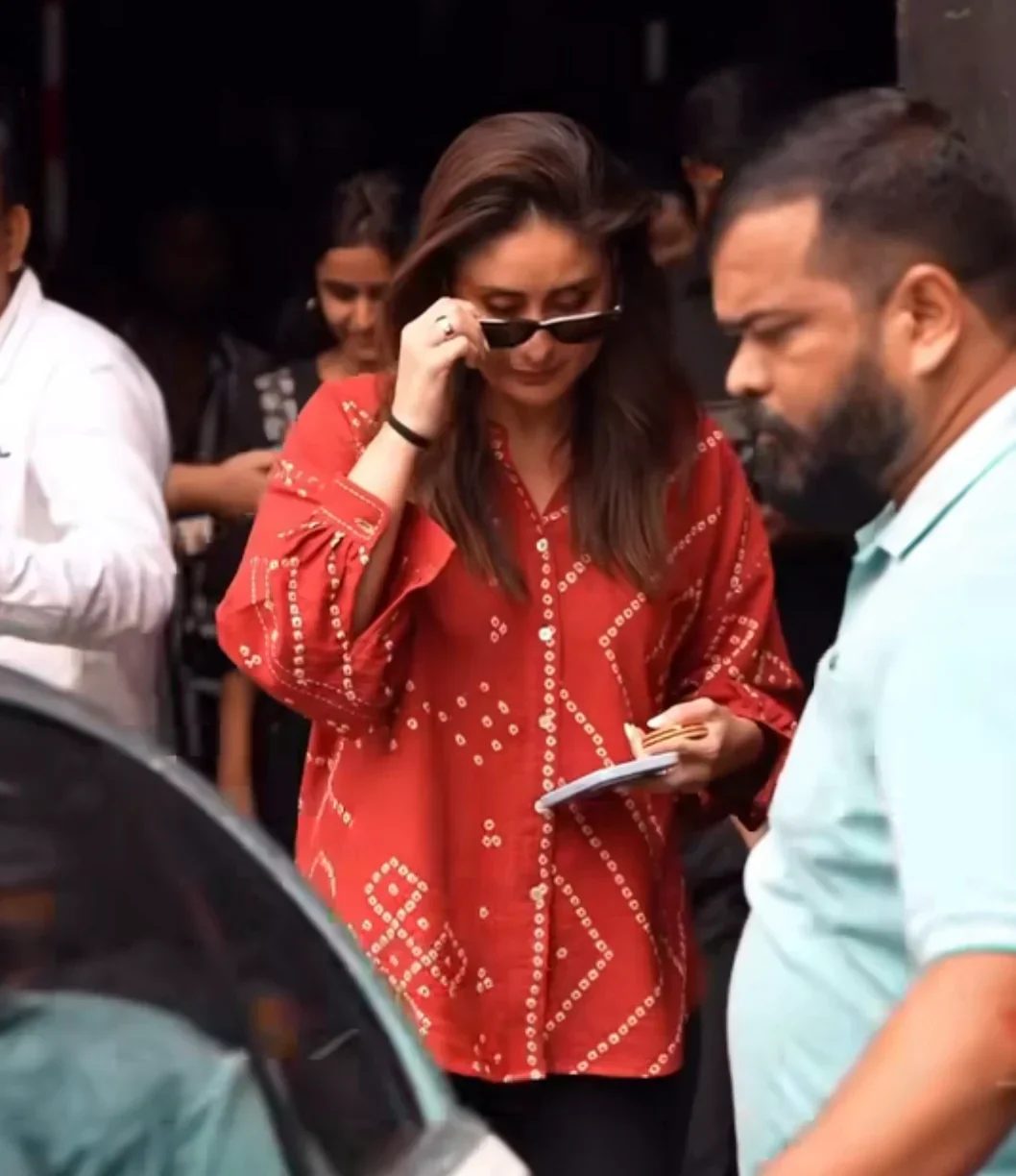 KAREENA KAPOOR BANDHANI SHIRTS - Image 37
