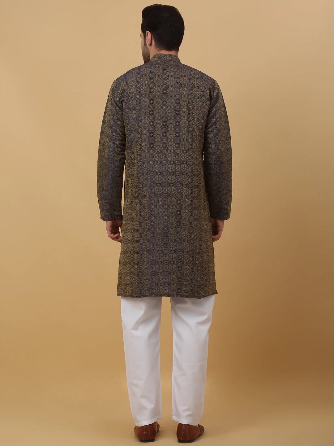 KRAFT INDIA Men's Silk Blend Jacquard Bandhani Kurta With White Elastic Waistband Pyjama Set - Image 2