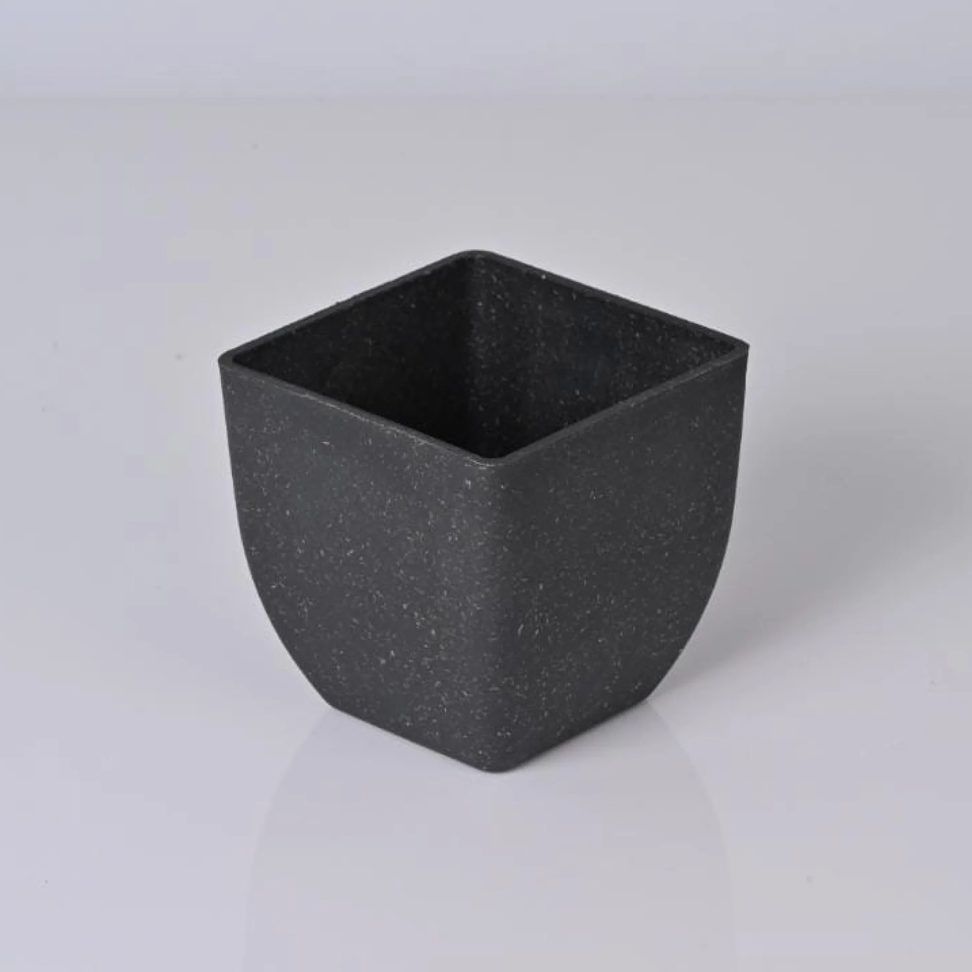 Le by Mecraaz Eco-friendly Rice Husk Planter - Image 2
