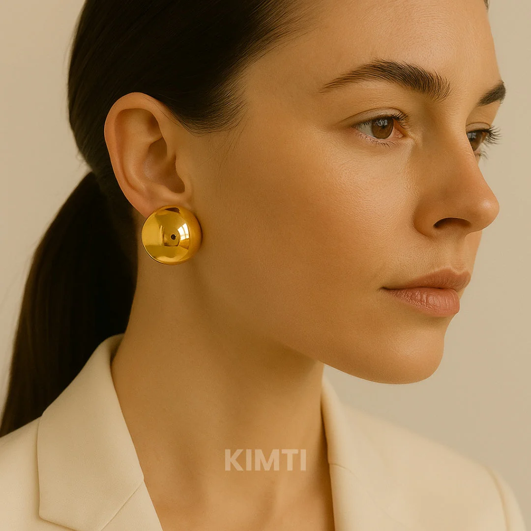 Luxor Luminescence Golden Stud Earring - Image 2