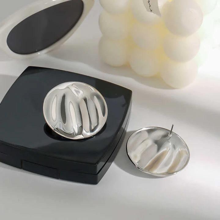 Metal Studs Earring - Image 4