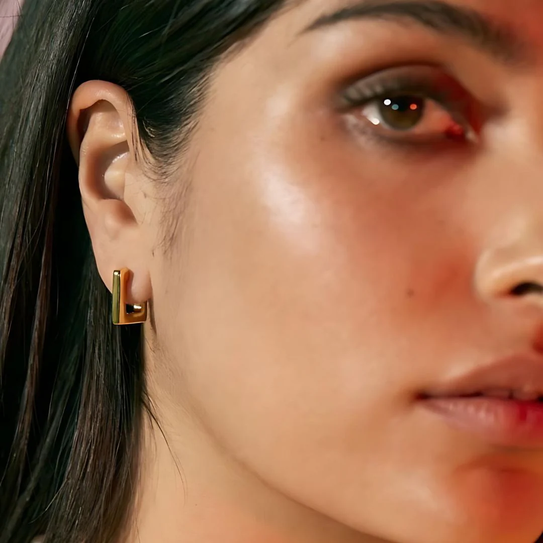Minimalist Square Hoop Earring - Image 3